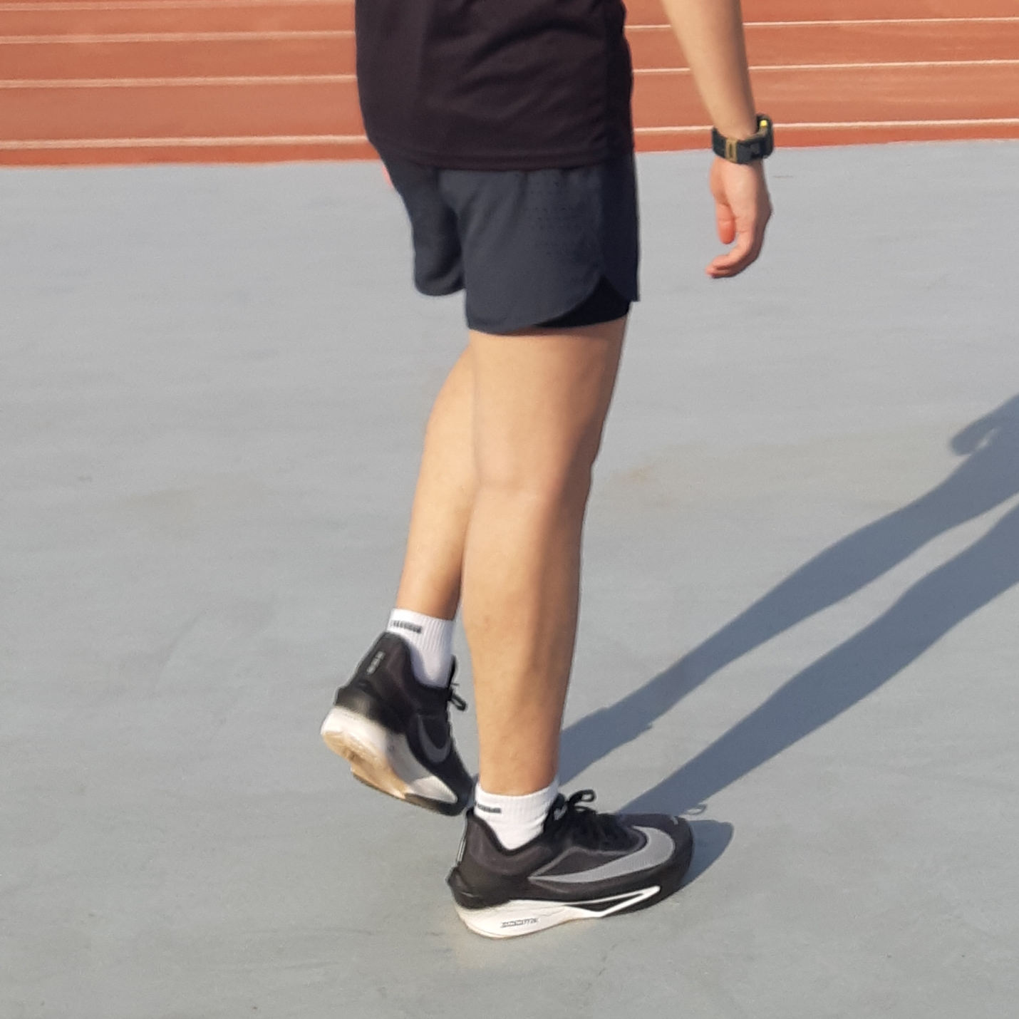 Nike Zoom Fly 6 Black Light Smoke Grey 착용 스타일 - 1