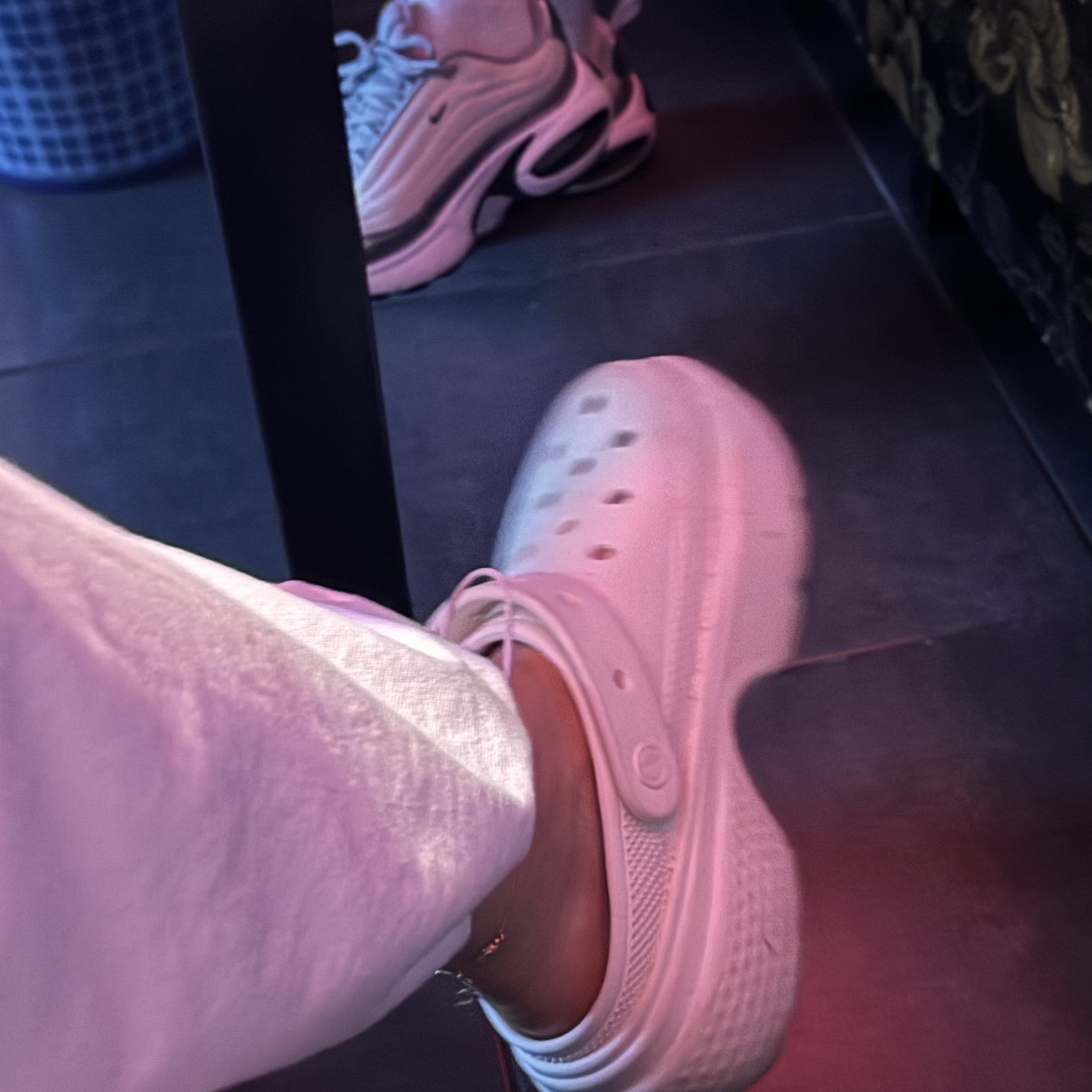 Crocs Stomp Clog White 착용 스타일
