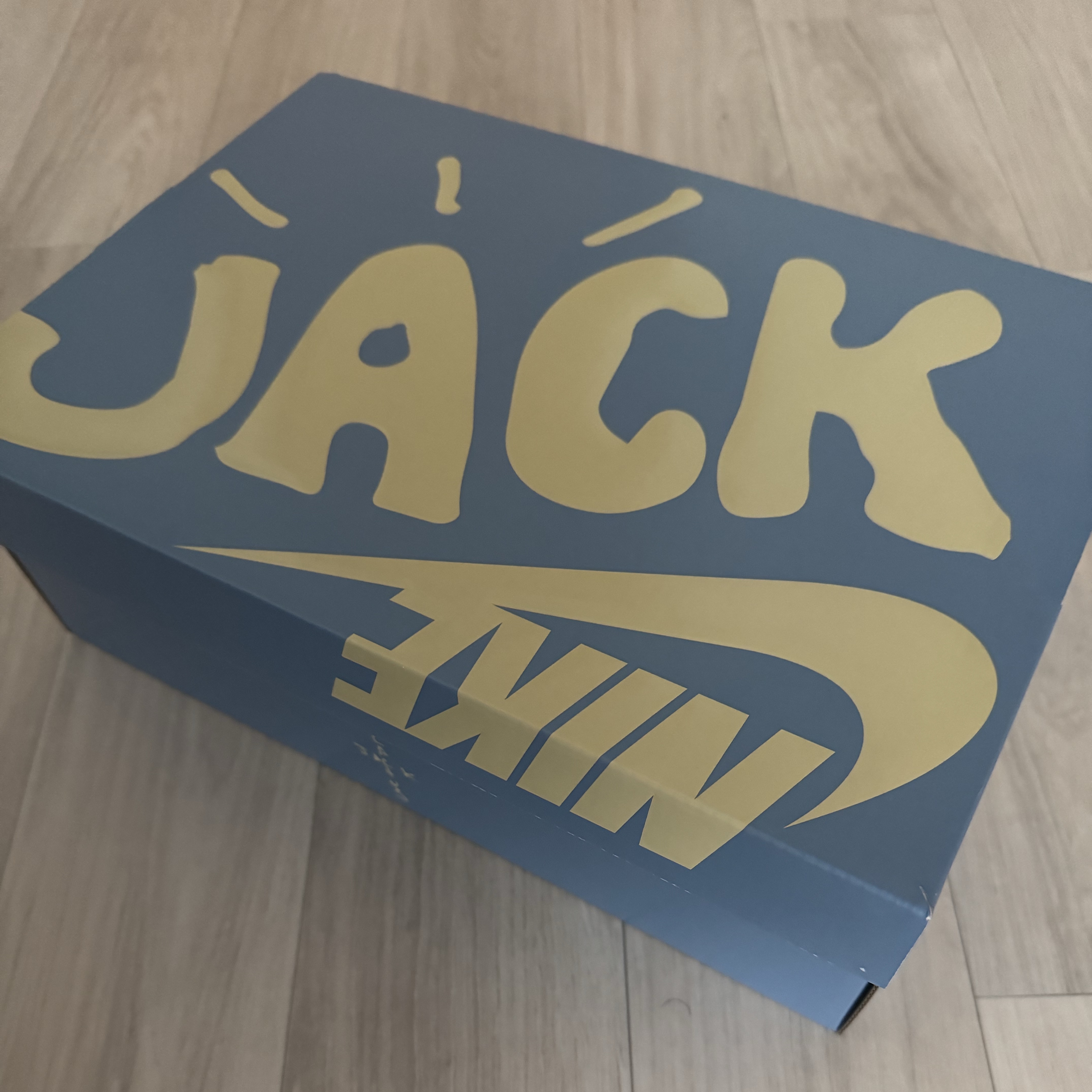 Nike x Travis Scott Zoom Field Jaxx Pale Ivory and Leche Blue 착용 스타일