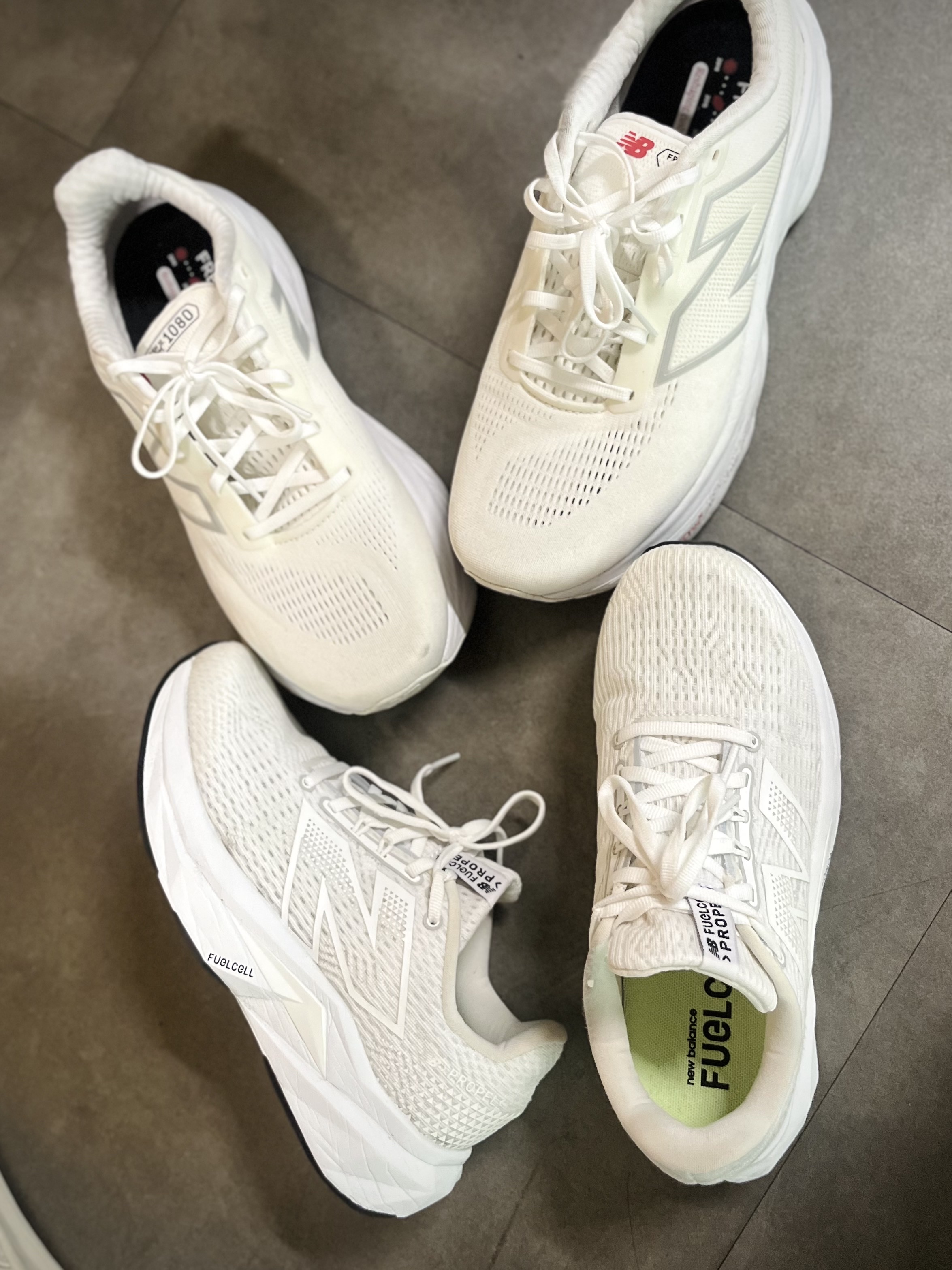 New Balance Fresh Foam X 1080v14 White Silver Metallic - 2E Wide, (W) New Balance Fuelcell Propel v5 White Black - D Wide 착용 스타일