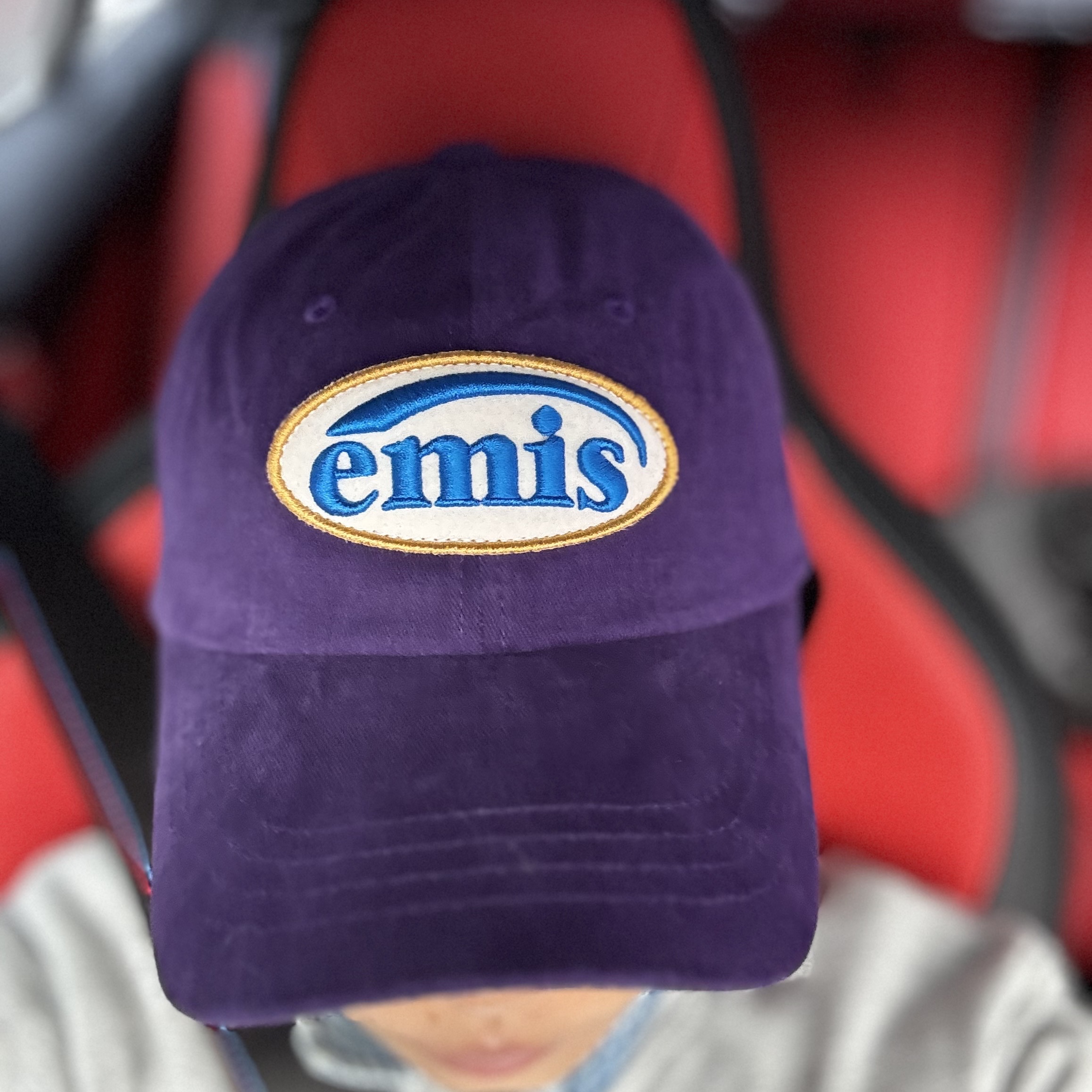 Emis Wappen Ball Cap Purple 착용 스타일