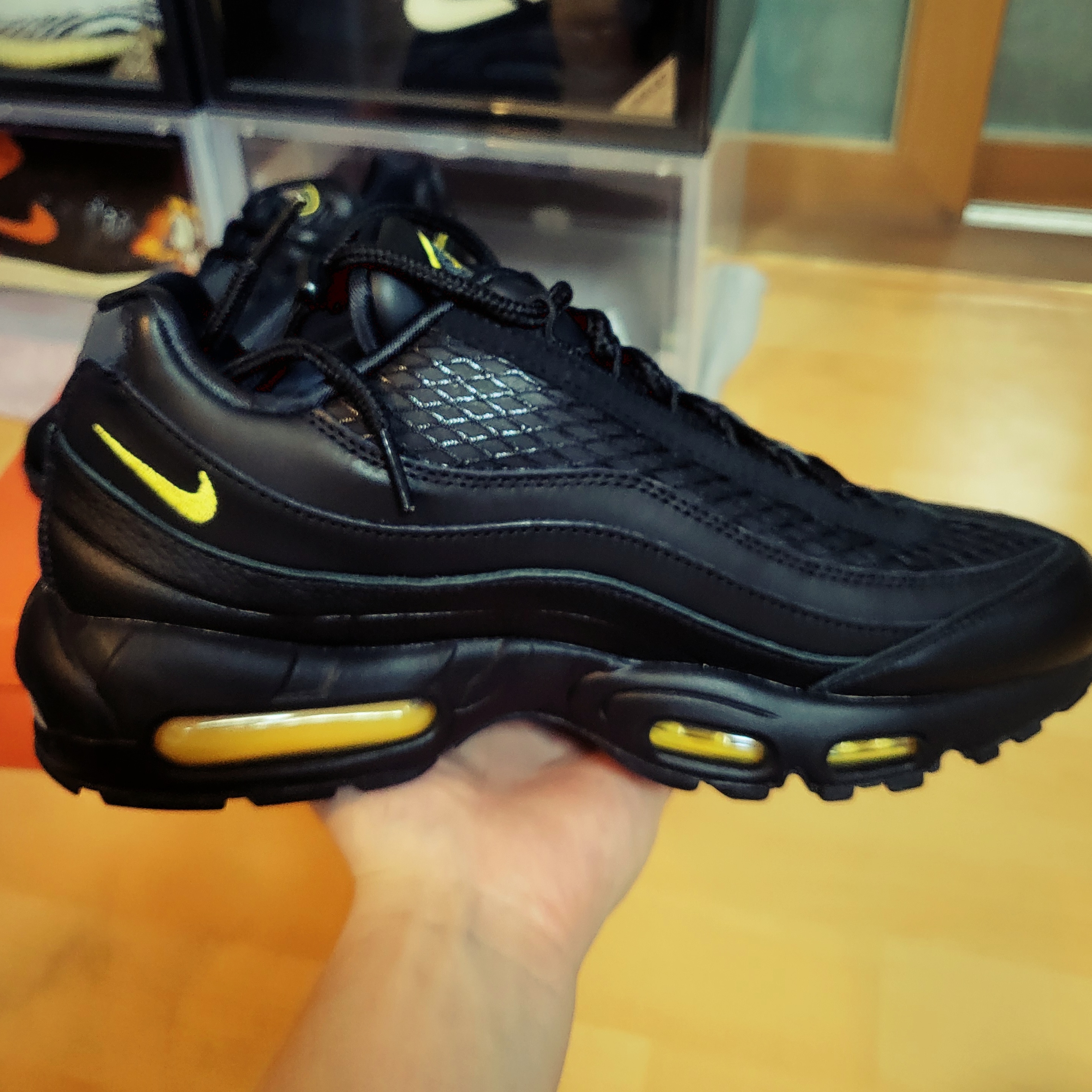 Nike x Corteiz Air Max 95 Black and Tour Yellow, Adidas Yeezy Boost 350 V2 Zebra 2022/2023 착용 스타일 - 5