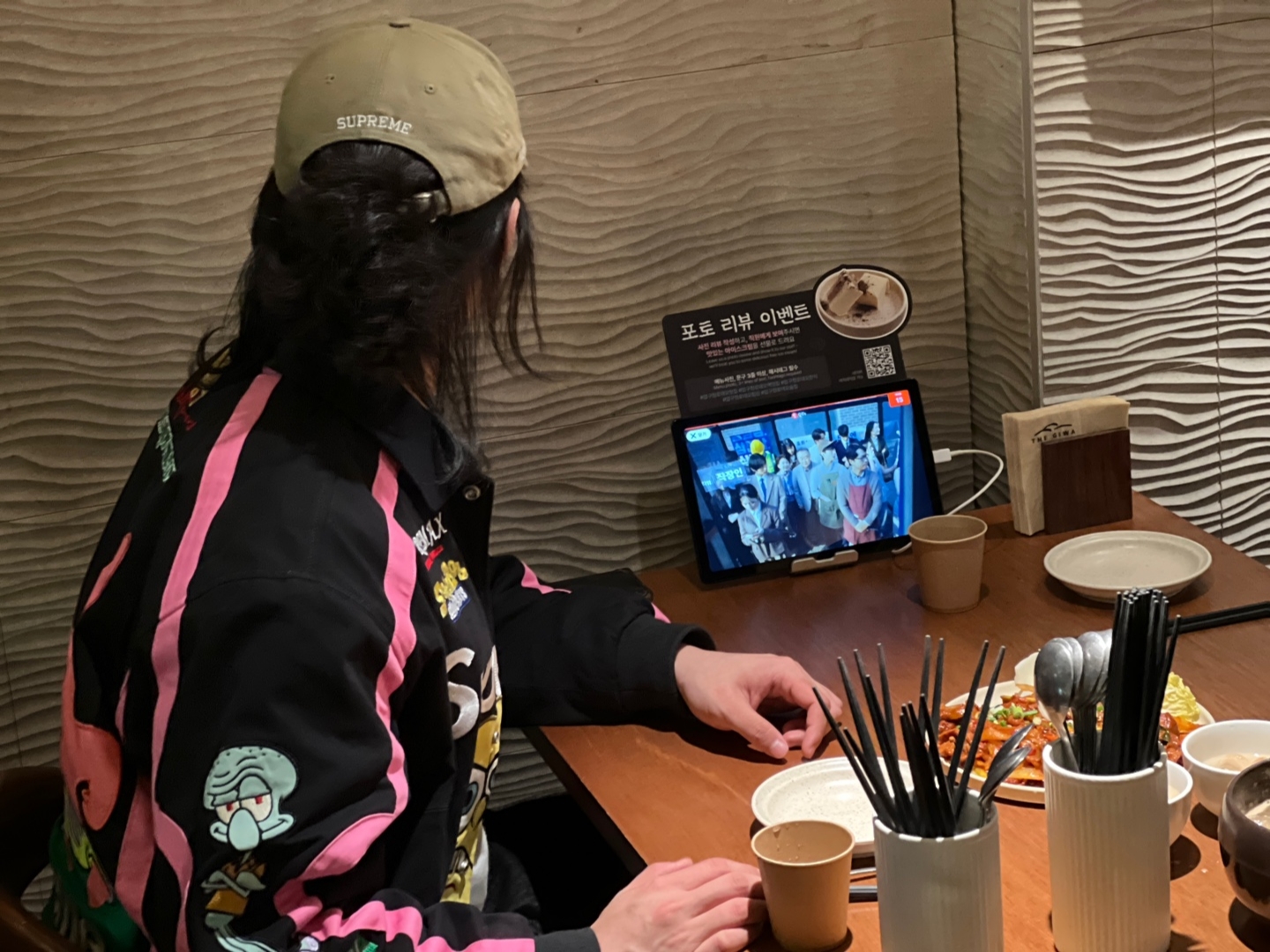 Supreme x SpongeBob SquarePants Jeff Hamilton Racing Jacket Black - 25SS 착용 스타일 - 2