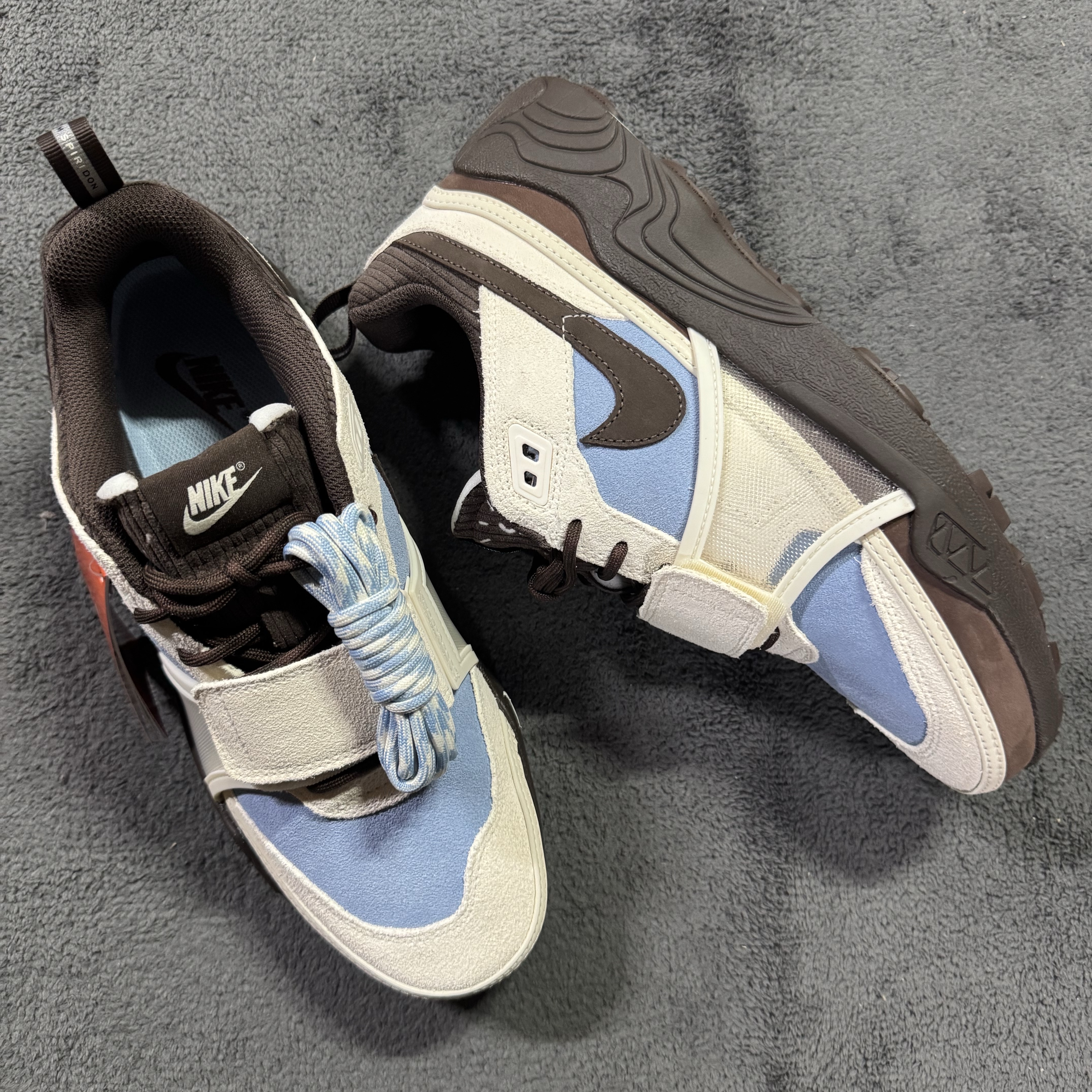 Nike x Travis Scott Zoom Field Jaxx Pale Ivory and Leche Blue 착용 스타일 - 3