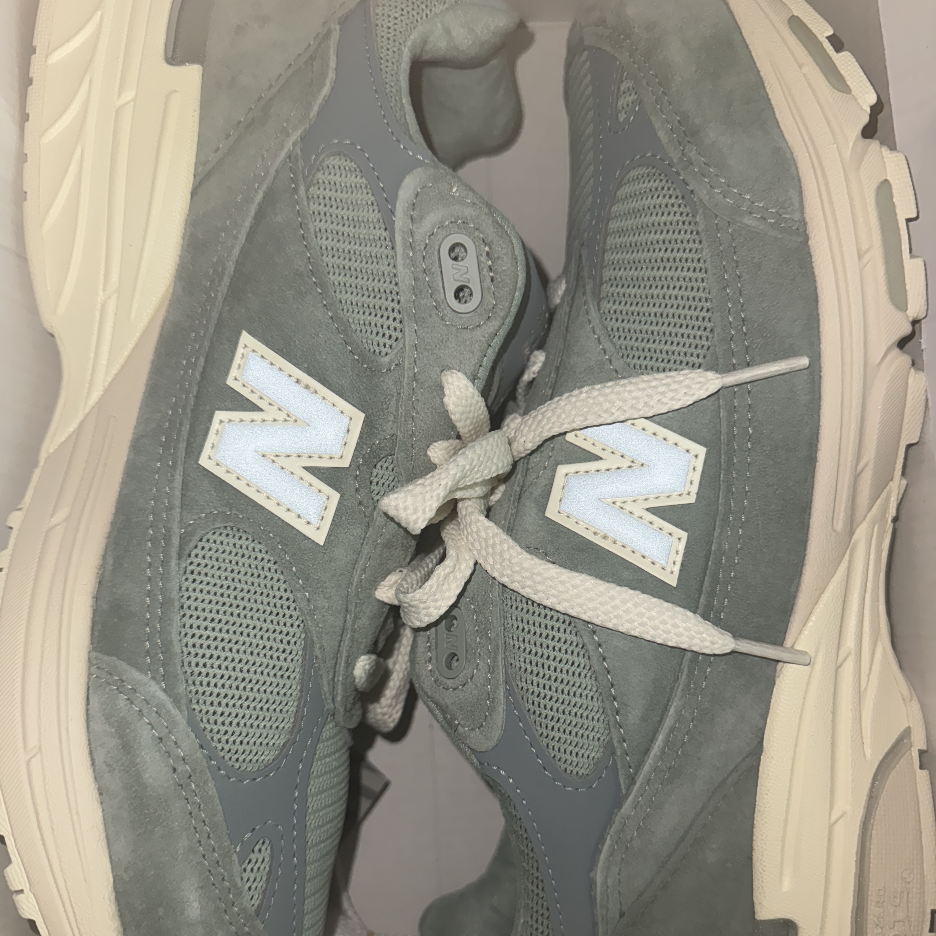New Balance x Kith 993 Made in USA Slate Grey 착용 스타일 - 3