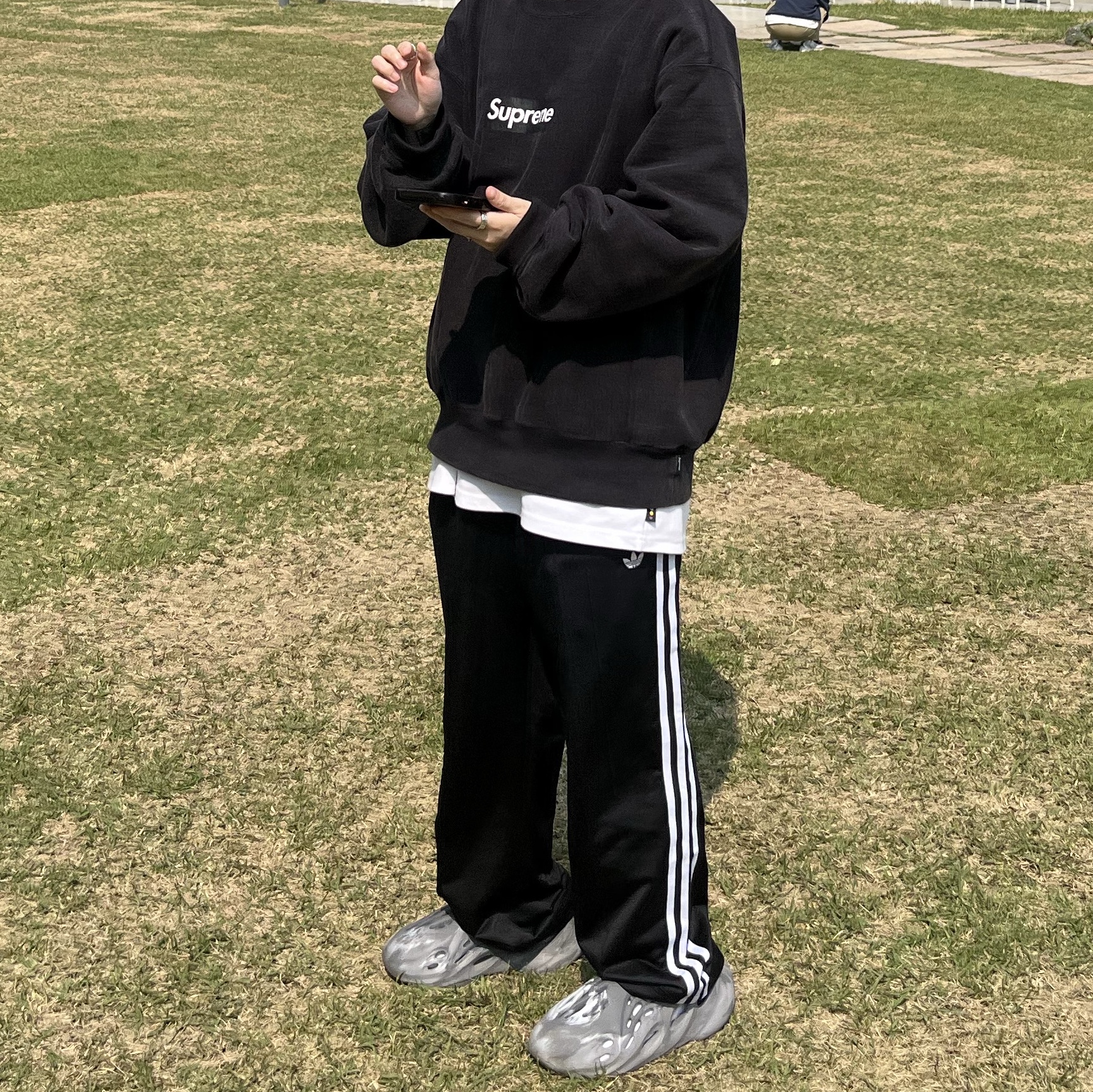 Supreme Washed Box Logo Crewneck Black - 25SS, Adidas Originals Beckenbauer Track Pants Black - KR Sizing 착용 스타일 - 2
