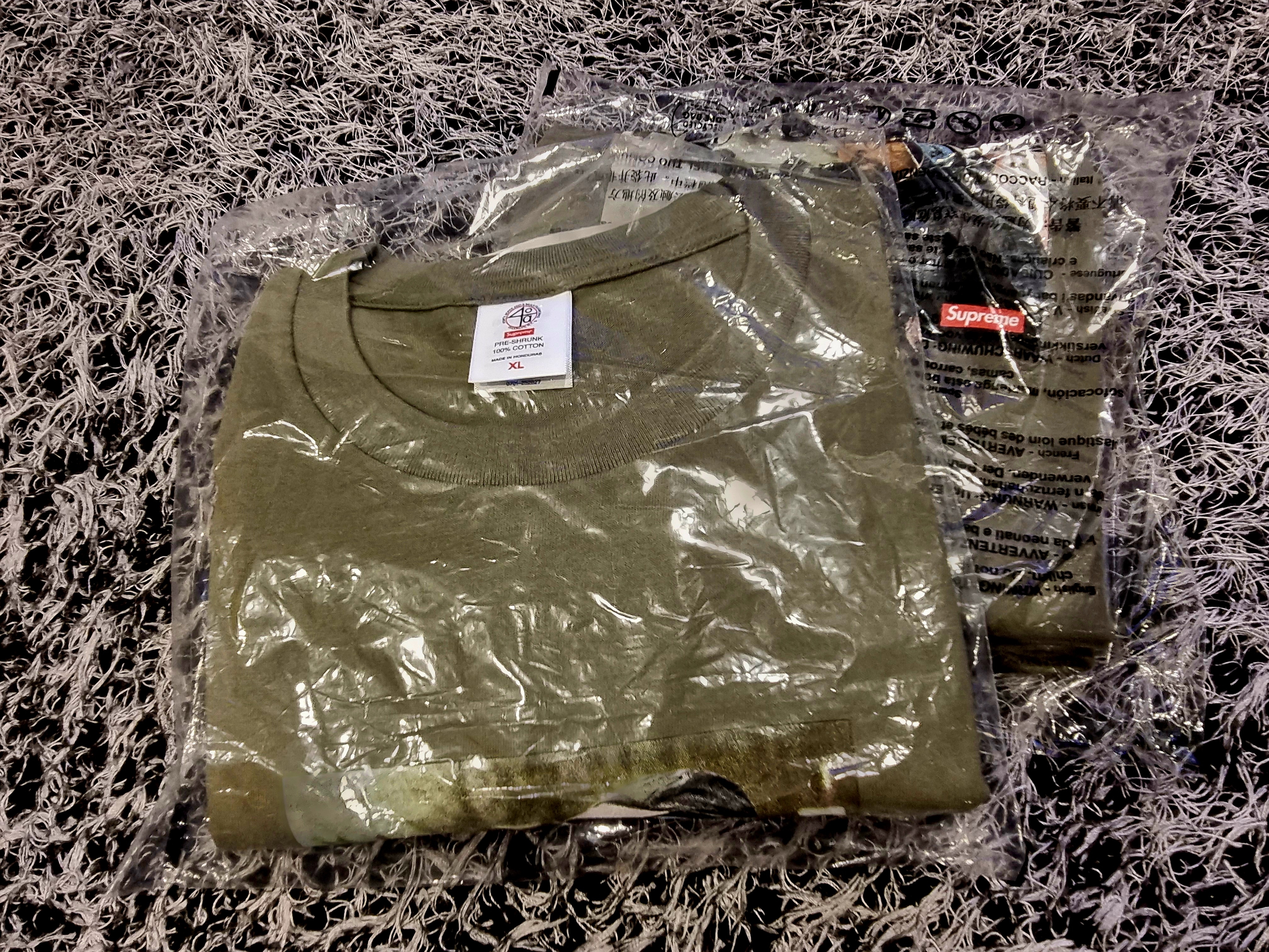 IAB Studio T-Shirt White Gray, Supreme x 40 Acres Spikes T-Shirt Light Olive - 25SS 착용 스타일 - 3