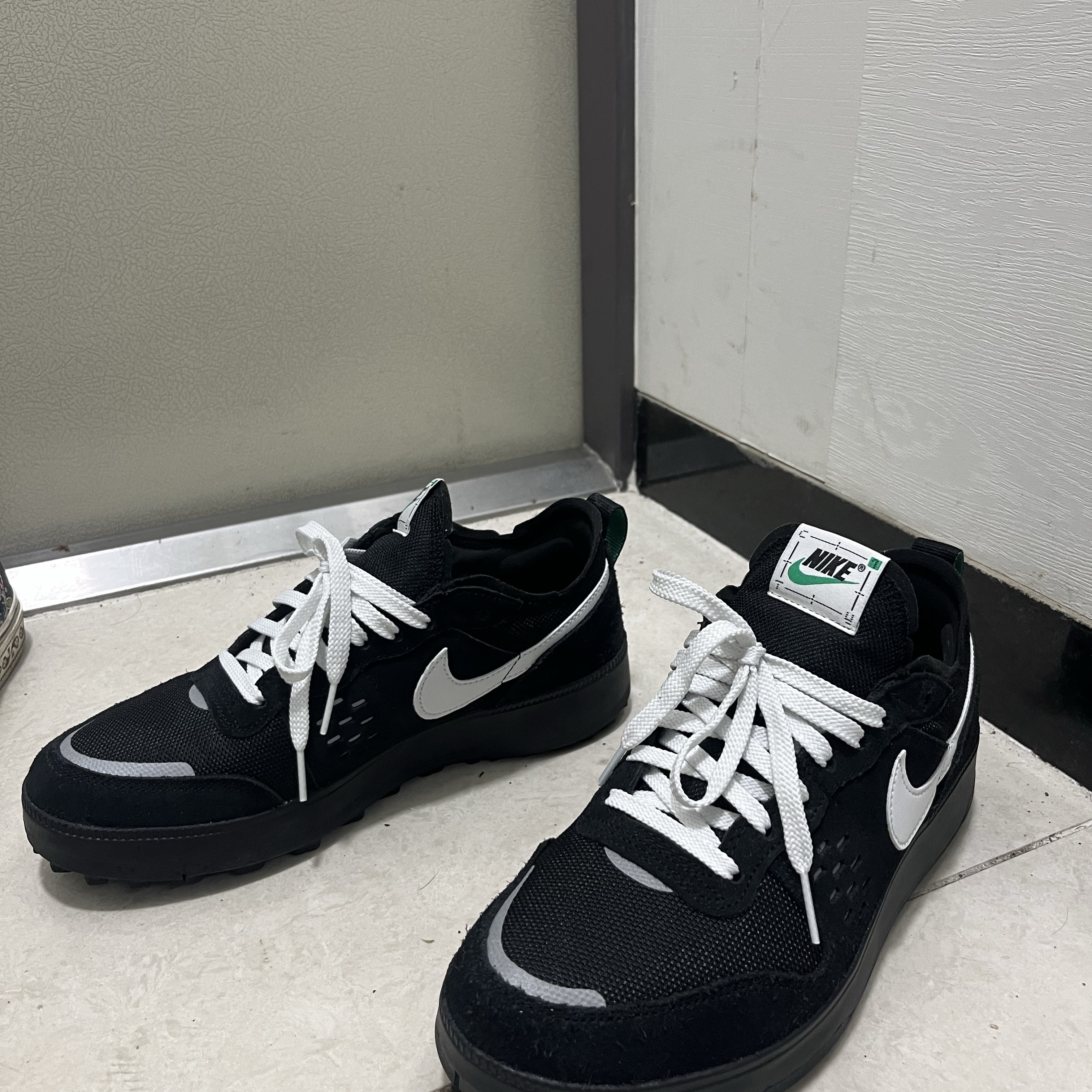 Nike C1TY Black Stadium Green 착용 스타일