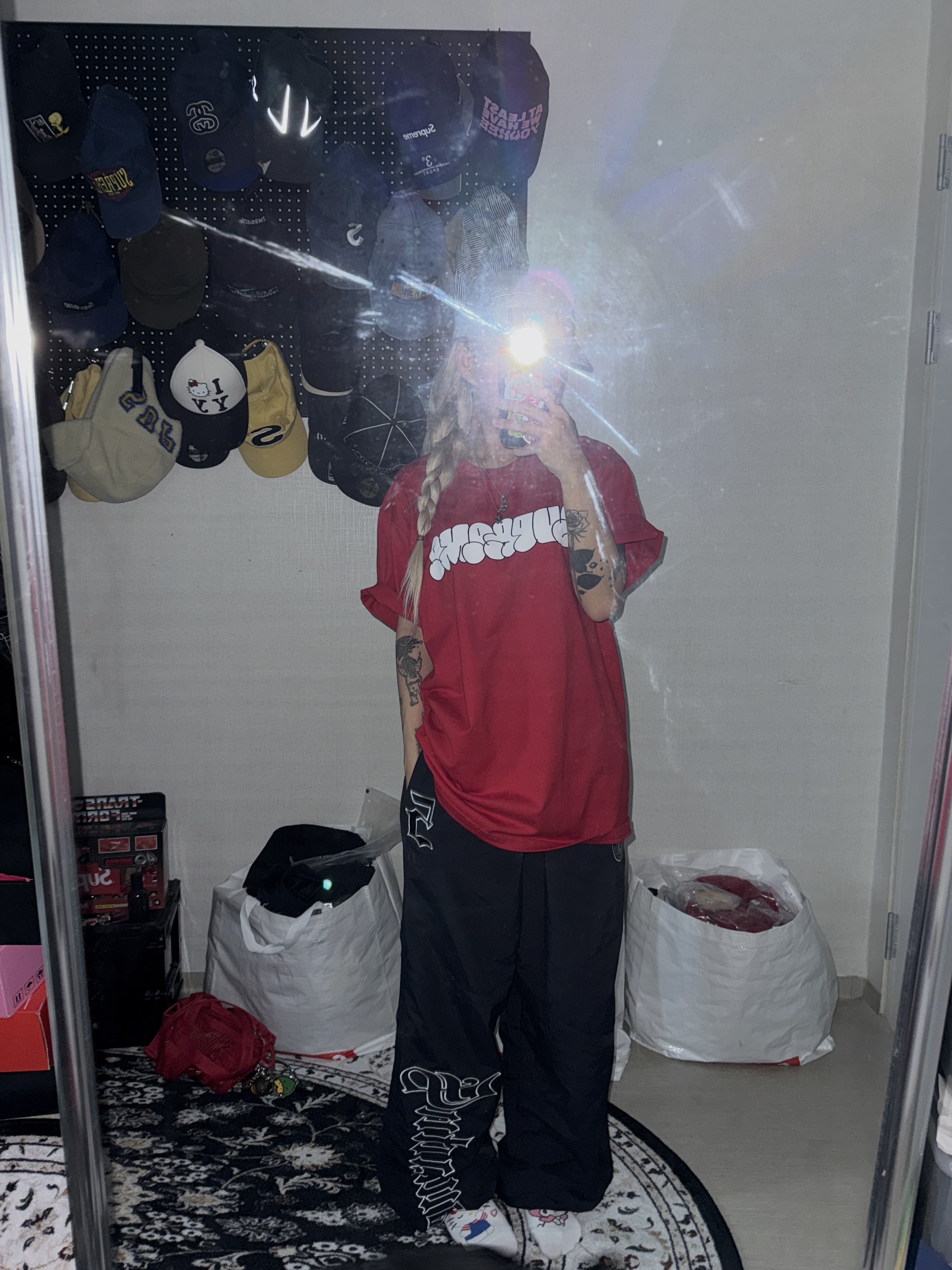 Supreme x Homerun T-Shirt Red - 25SS, Supreme Old English Track Pants Black - 25SS 착용 스타일 - 1