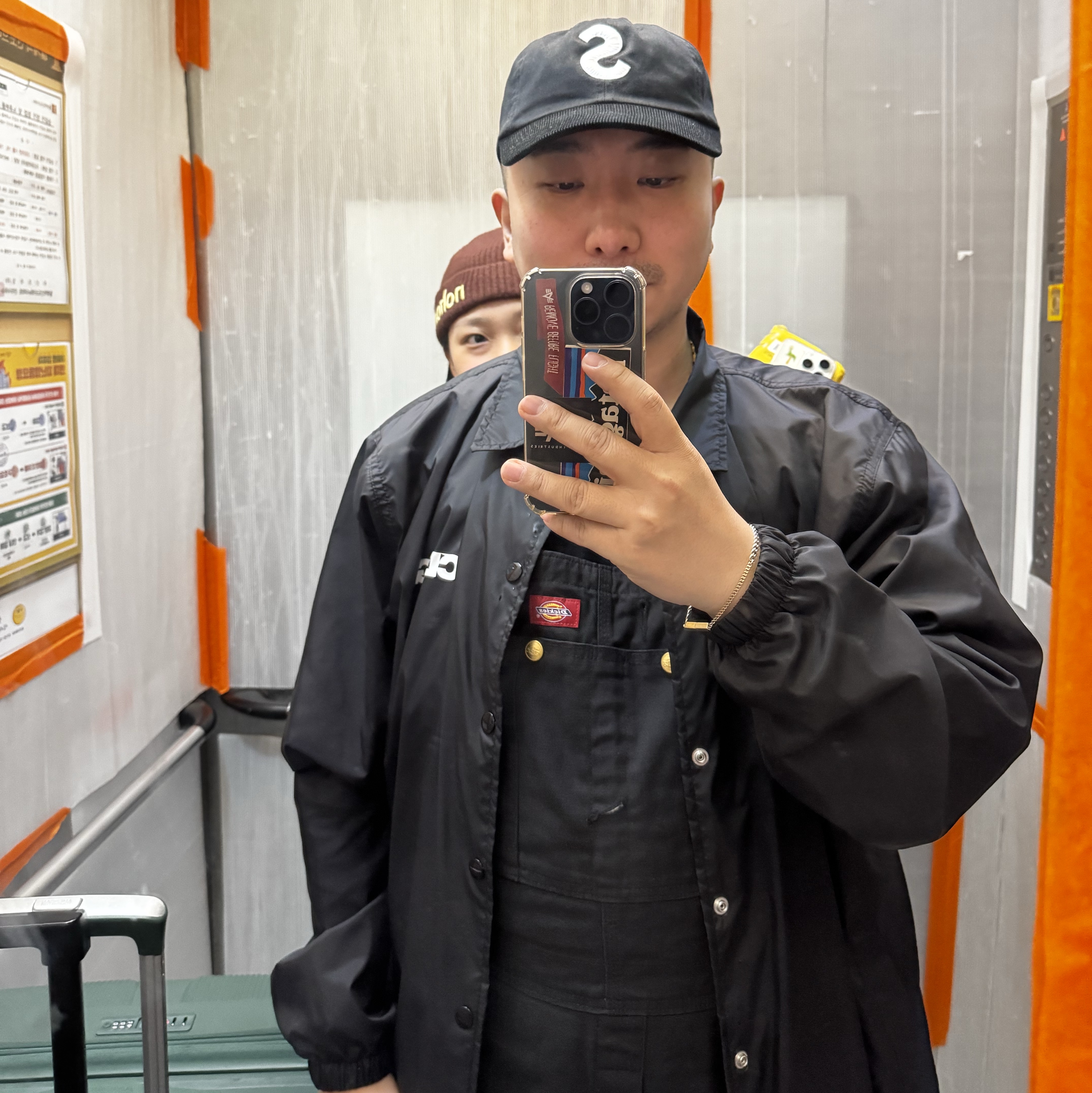 CDG Coach Jacket5 Black, Supreme 2-Tone S Logo 6-Panel Black - 24SS 착용 스타일