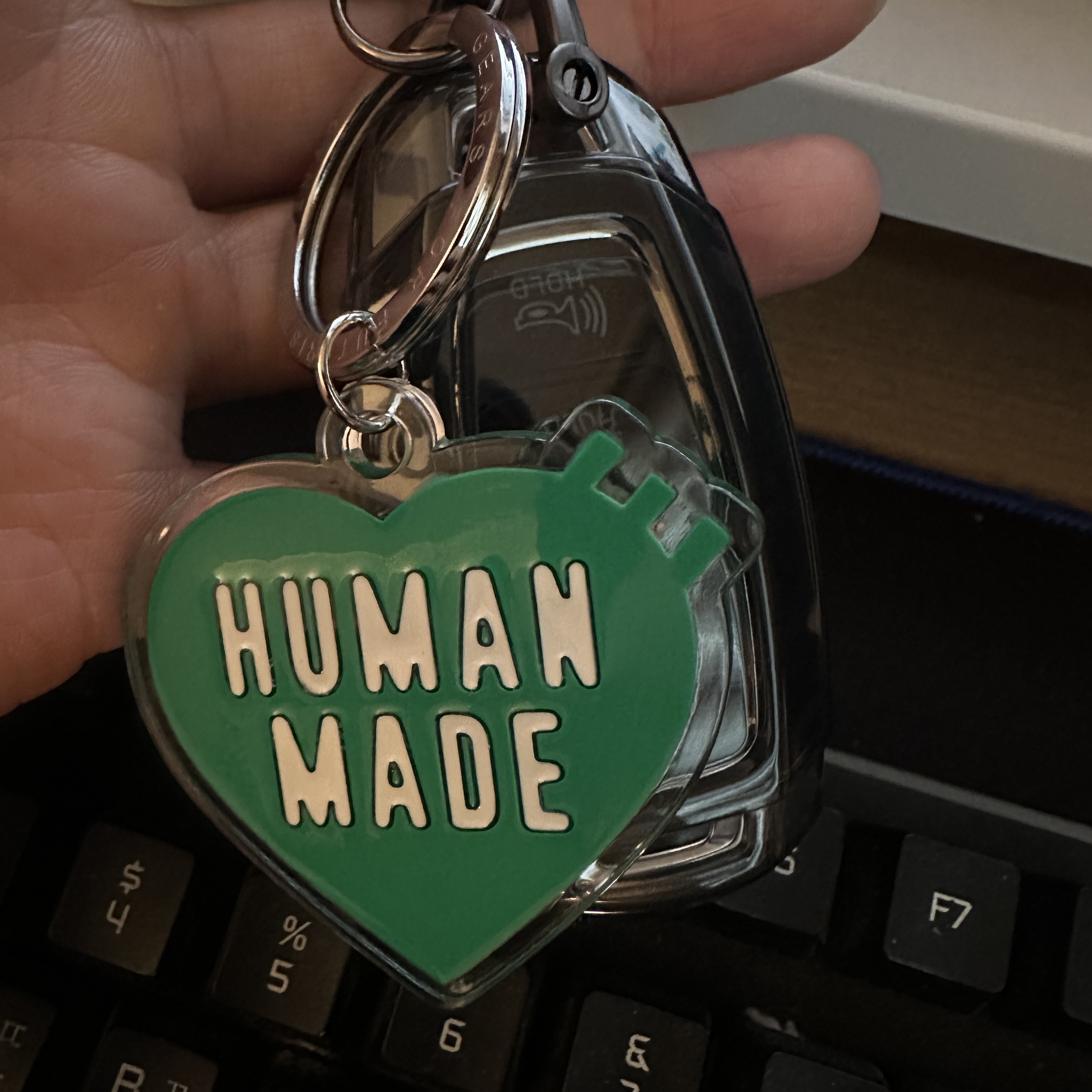 Human Made Acrylic Heart Keyring Green 착용 스타일