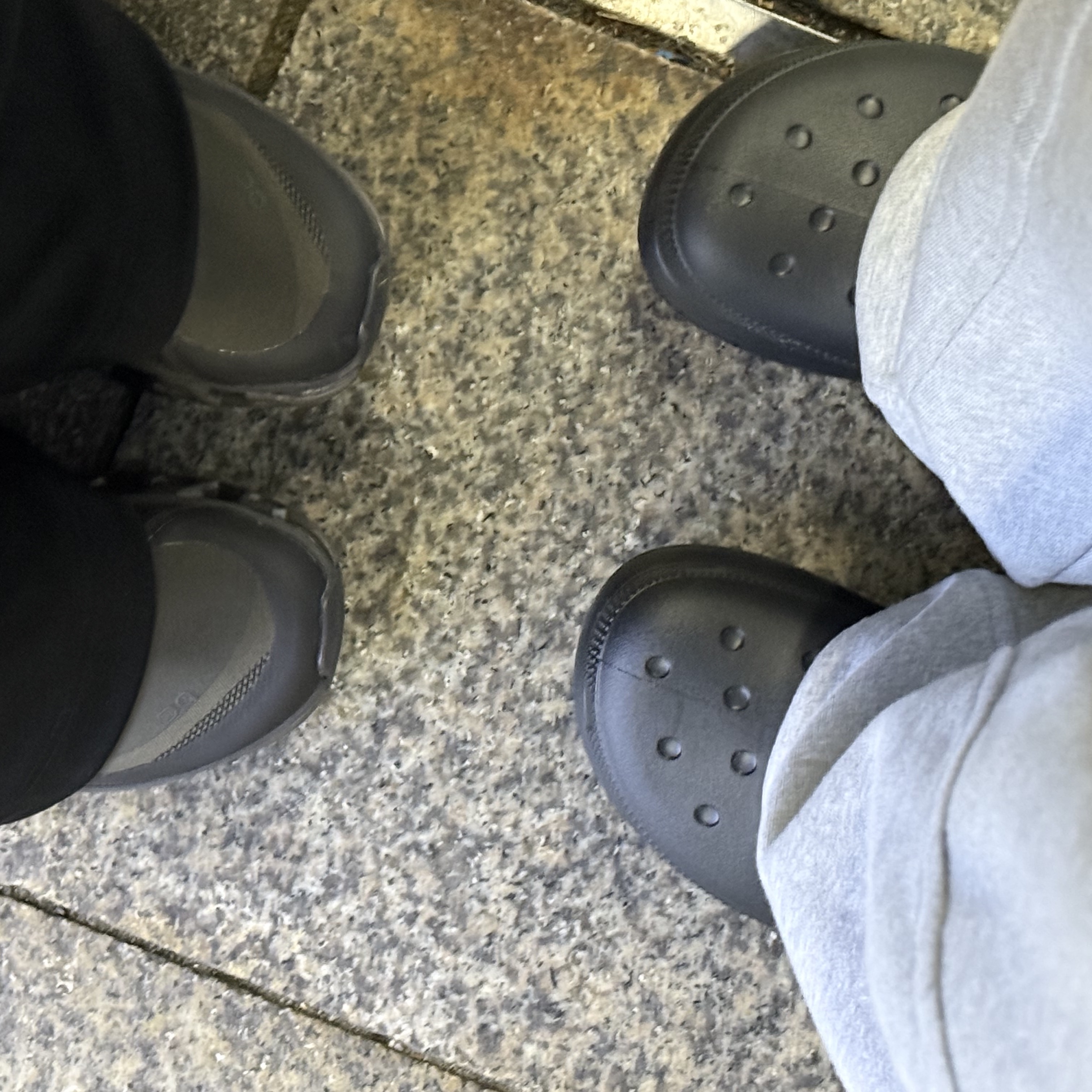 (W) On Running x Post Archive Faction (Paf) Cloudmonster 2 Thorn Brown, Crocs Classic Rain Boots Black 착용 스타일