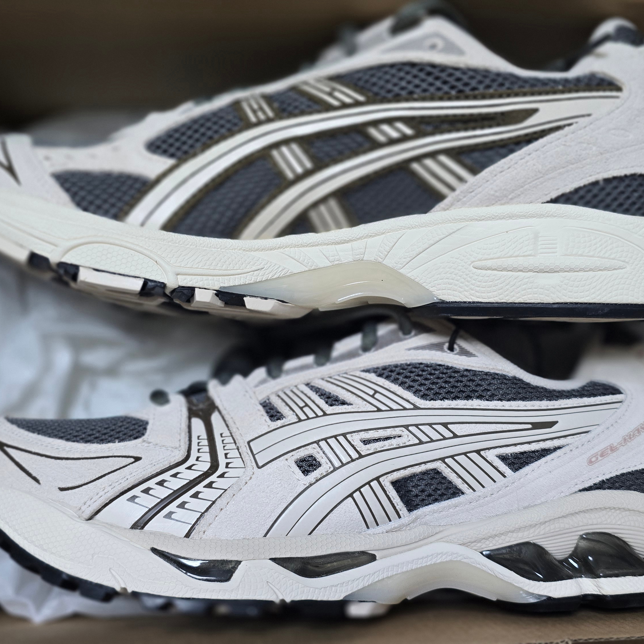 Asics Gel-Kayano 14 Truffle Grey Oatmeal 착용 스타일 - 1