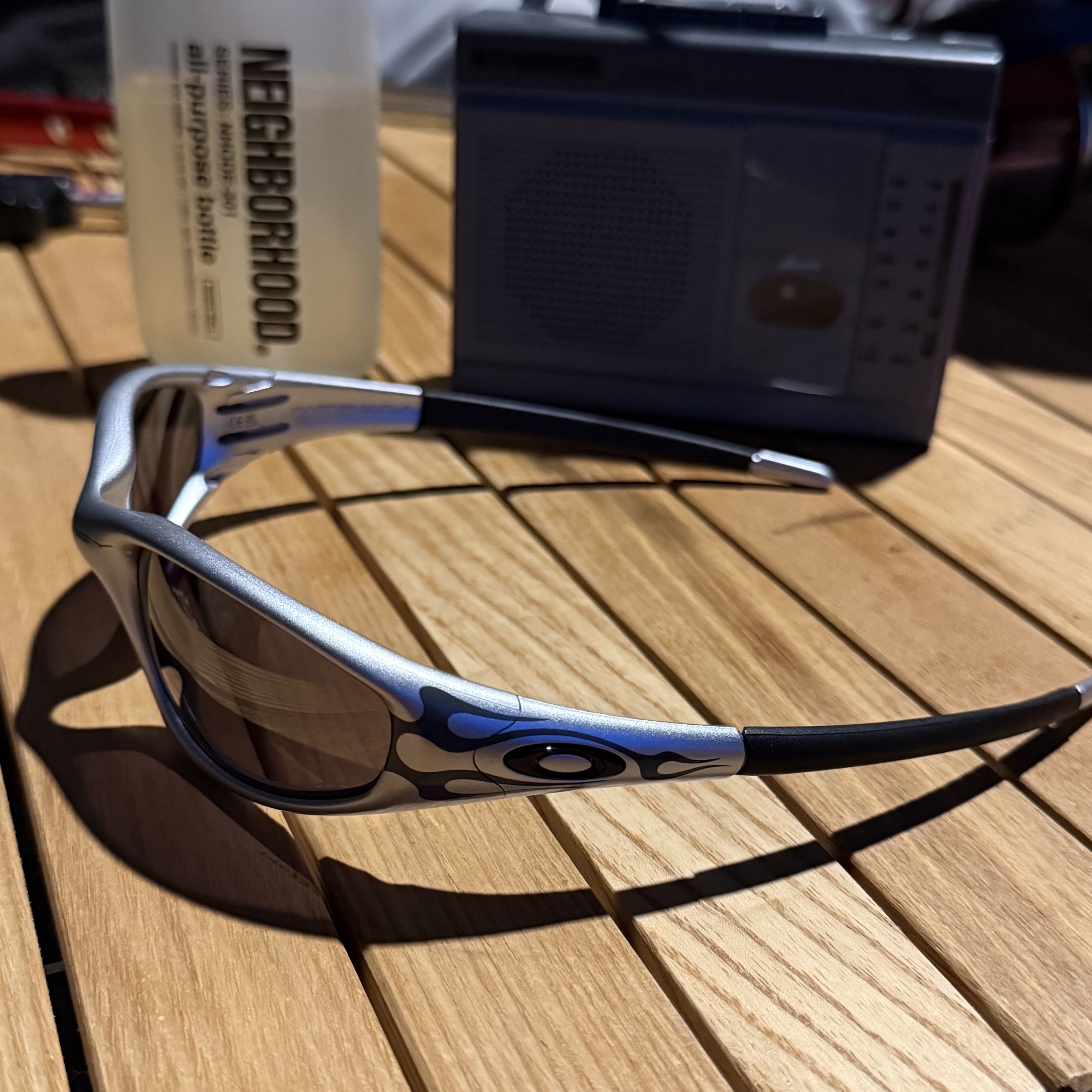 Oakley MUZM Straight Jacket 99 X-Silver Flames Prizm Black 착용 스타일