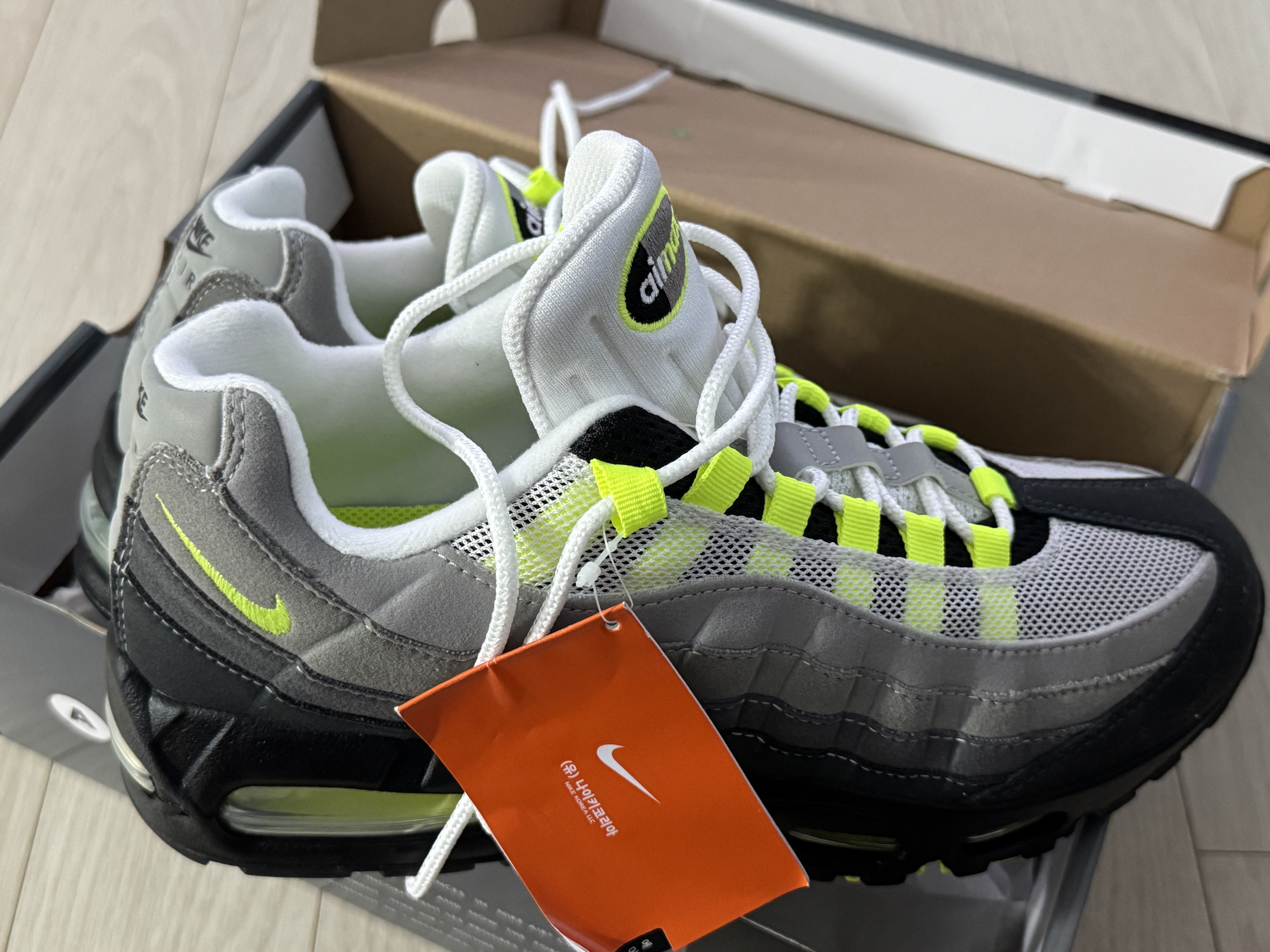 Nike Air Max 95 OG Neon 착용 스타일 - 2
