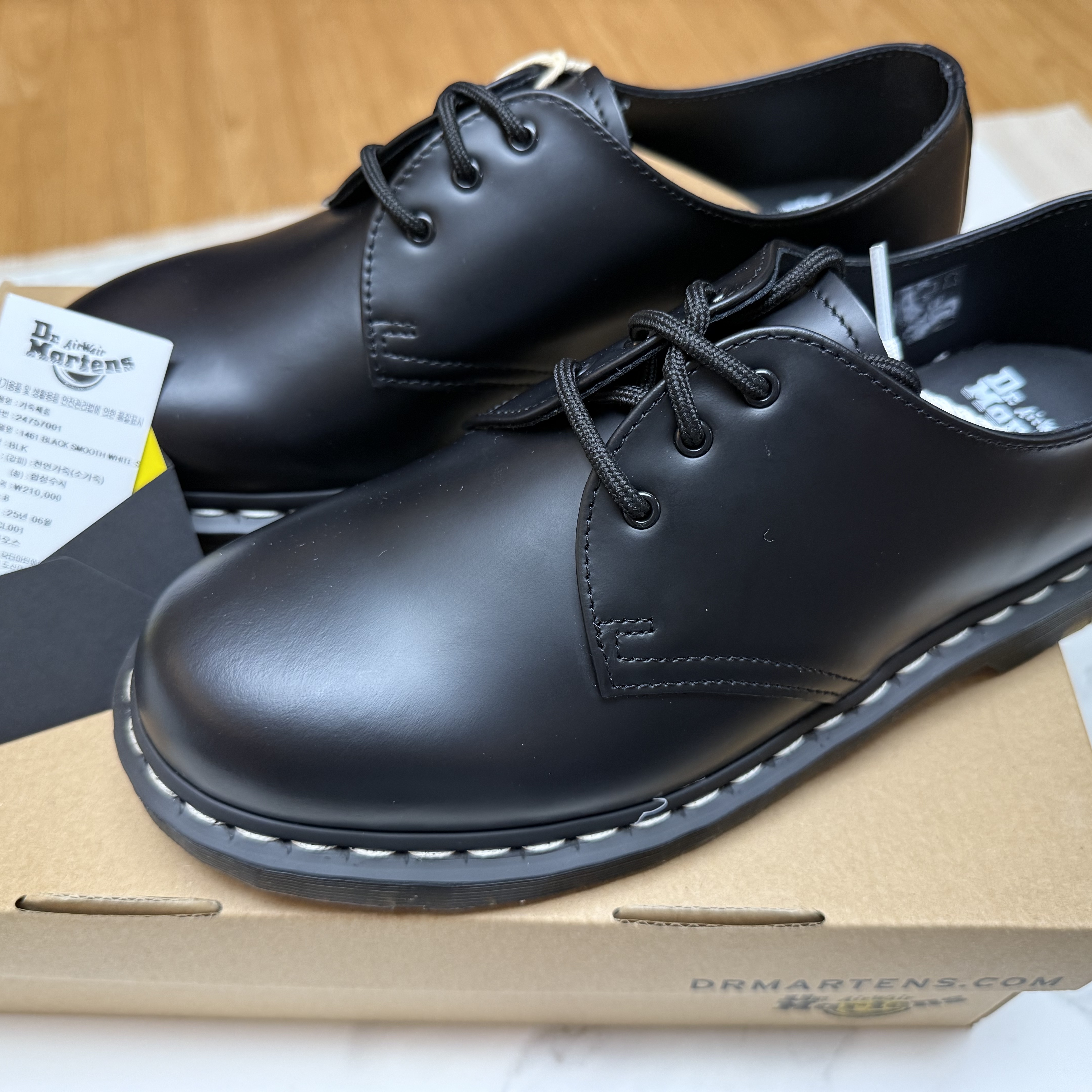 Dr. Martens 1461 WS Black Smooth 착용 스타일 - 1