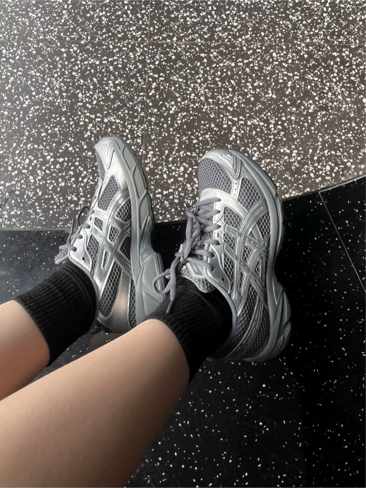 Asics Gel-1130 Steel Grey Pure Silver 착용 스타일