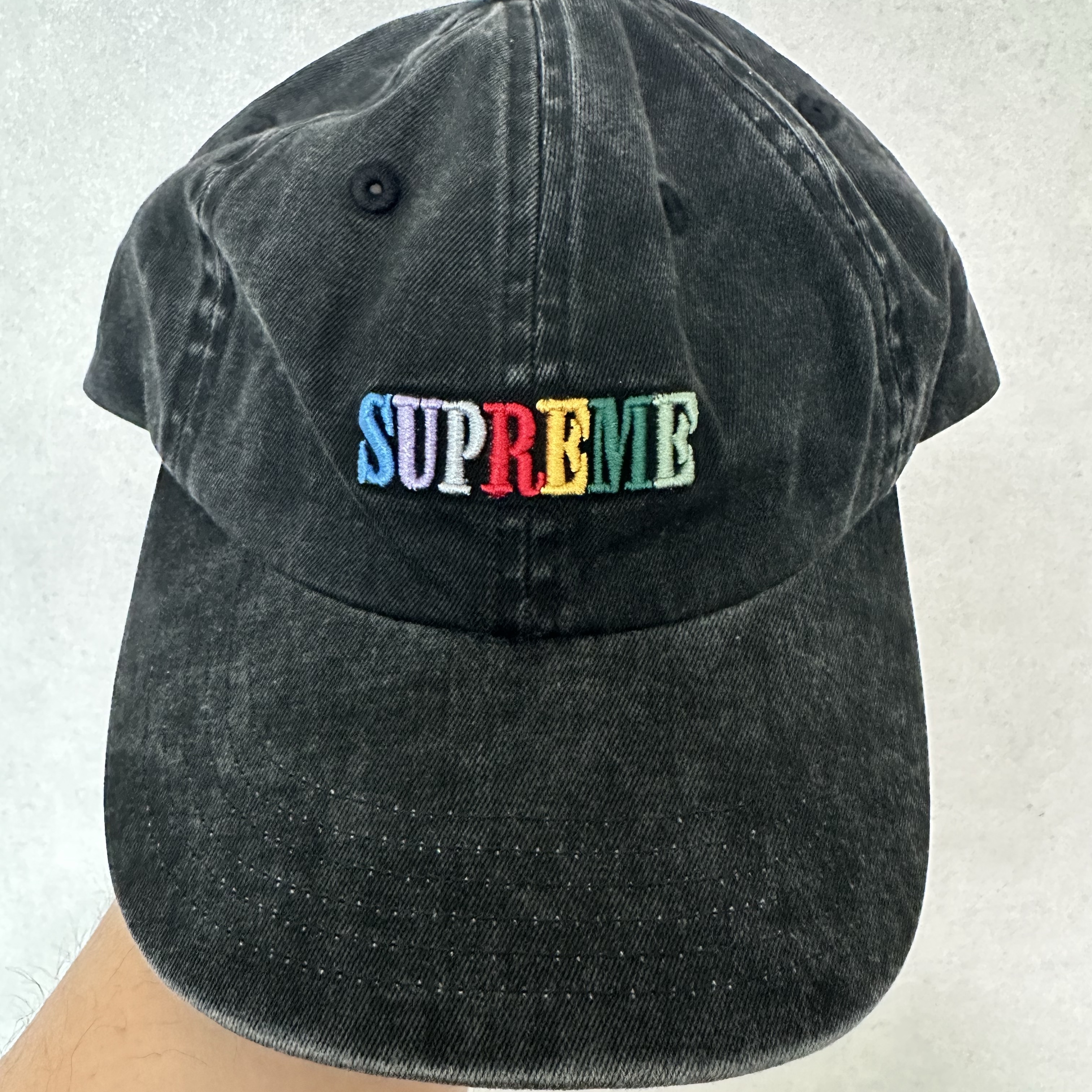 Supreme Pigment Dye 6-Panel Black - 25SS 착용 스타일