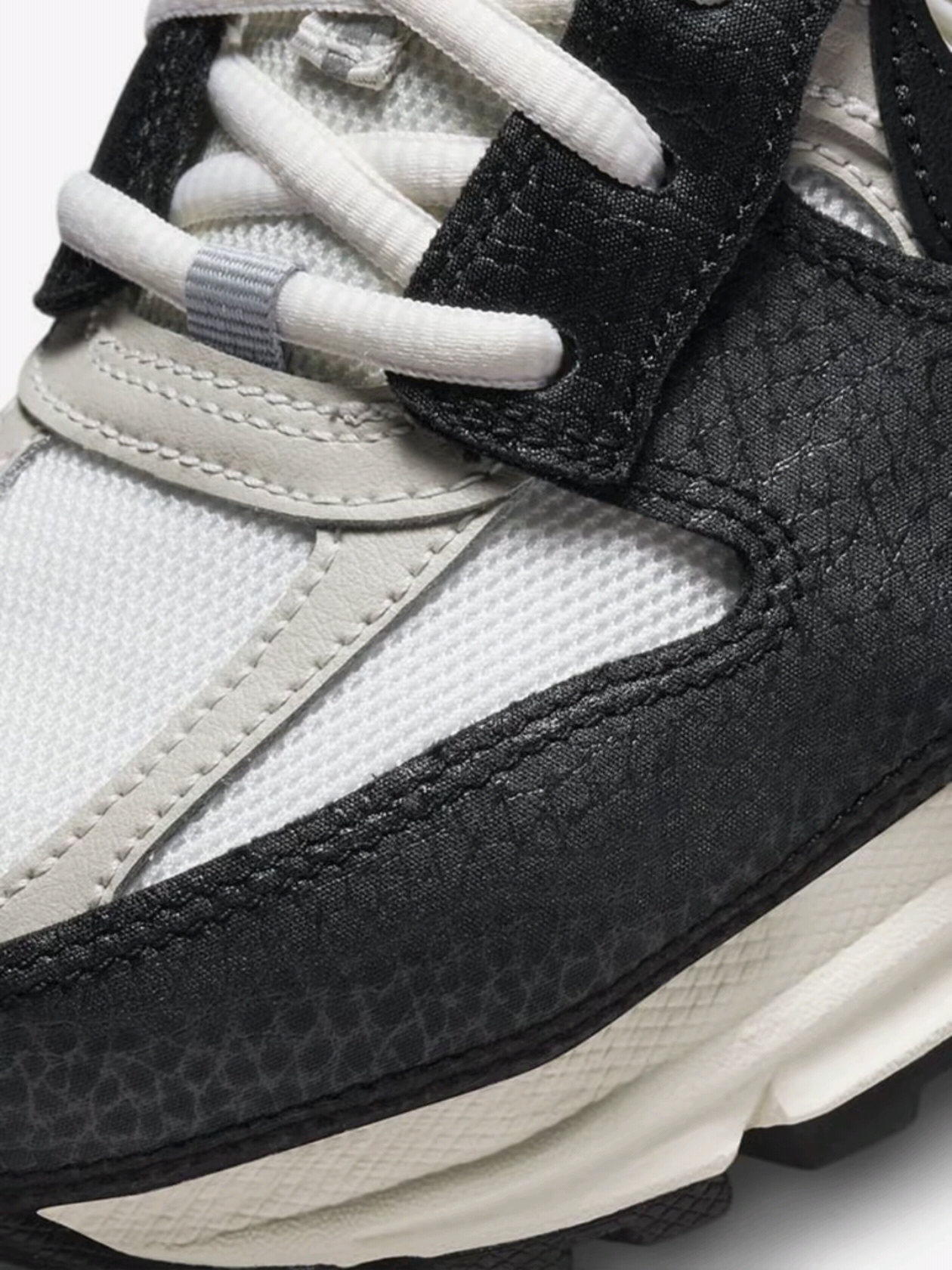 (W) Nike Zoom Vomero 5 Wolf Grey and Black 착용 스타일 - 3