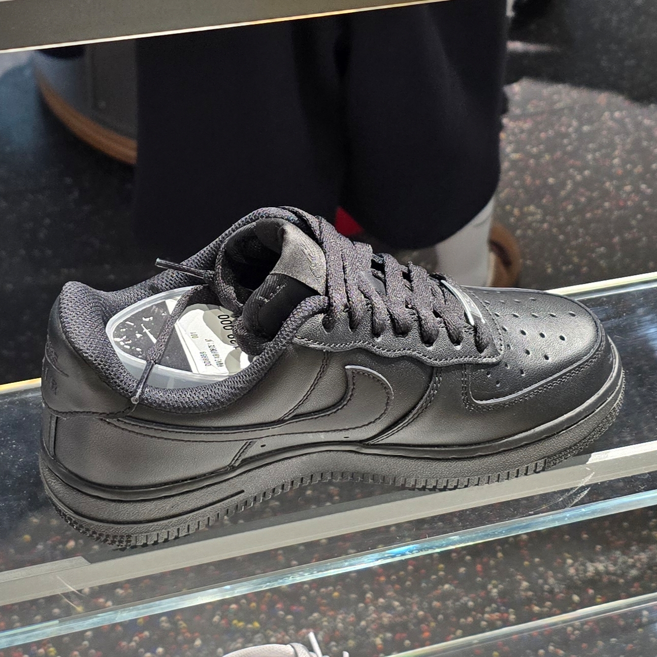 (W) Nike Air Force 1 '07 Low Triple Black 착용 스타일