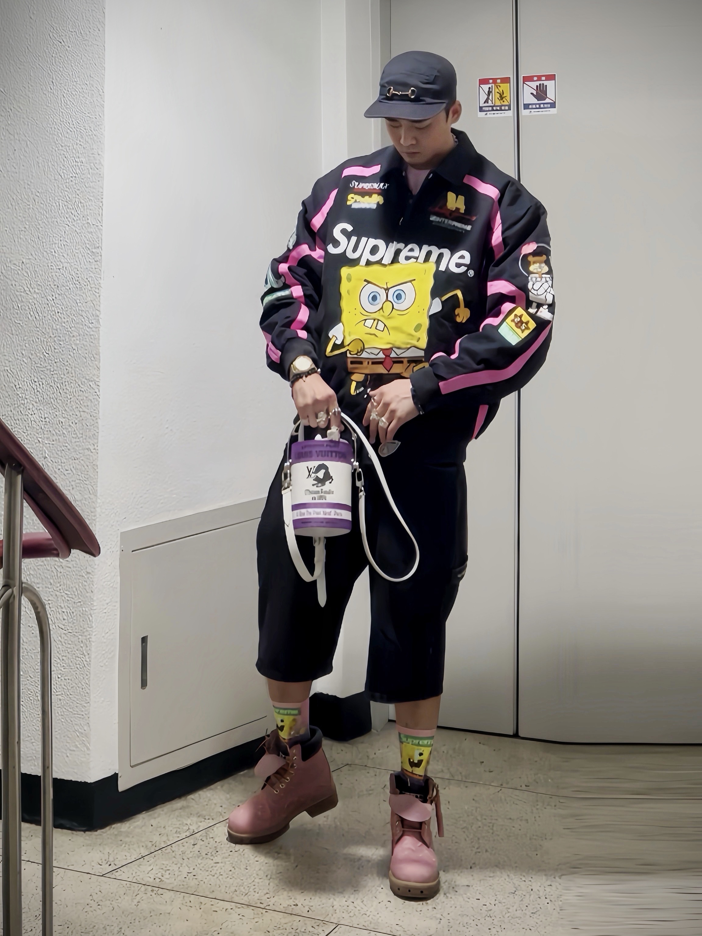 Supreme x SpongeBob SquarePants Jeff Hamilton Racing Jacket Black - 25SS, Supreme x 40 Acres Malcolm X T-Shirt Light Pink - 25SS 착용 스타일