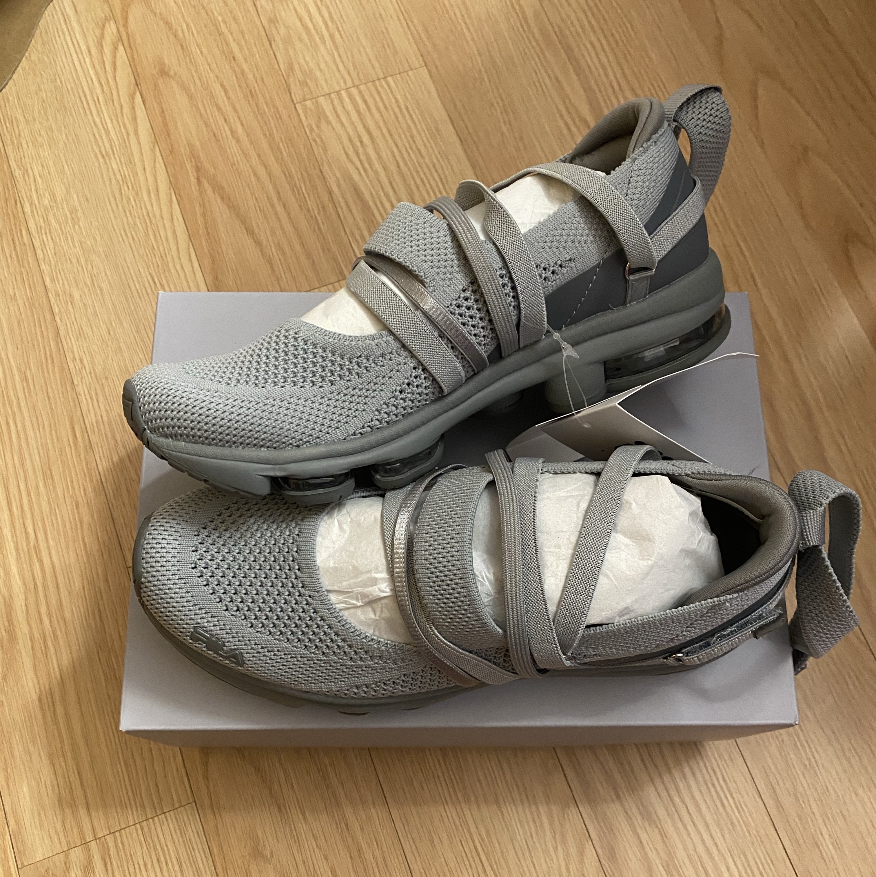 (W) Fila x Ojos RGB Pier 3.0 MJ Grey 착용 스타일