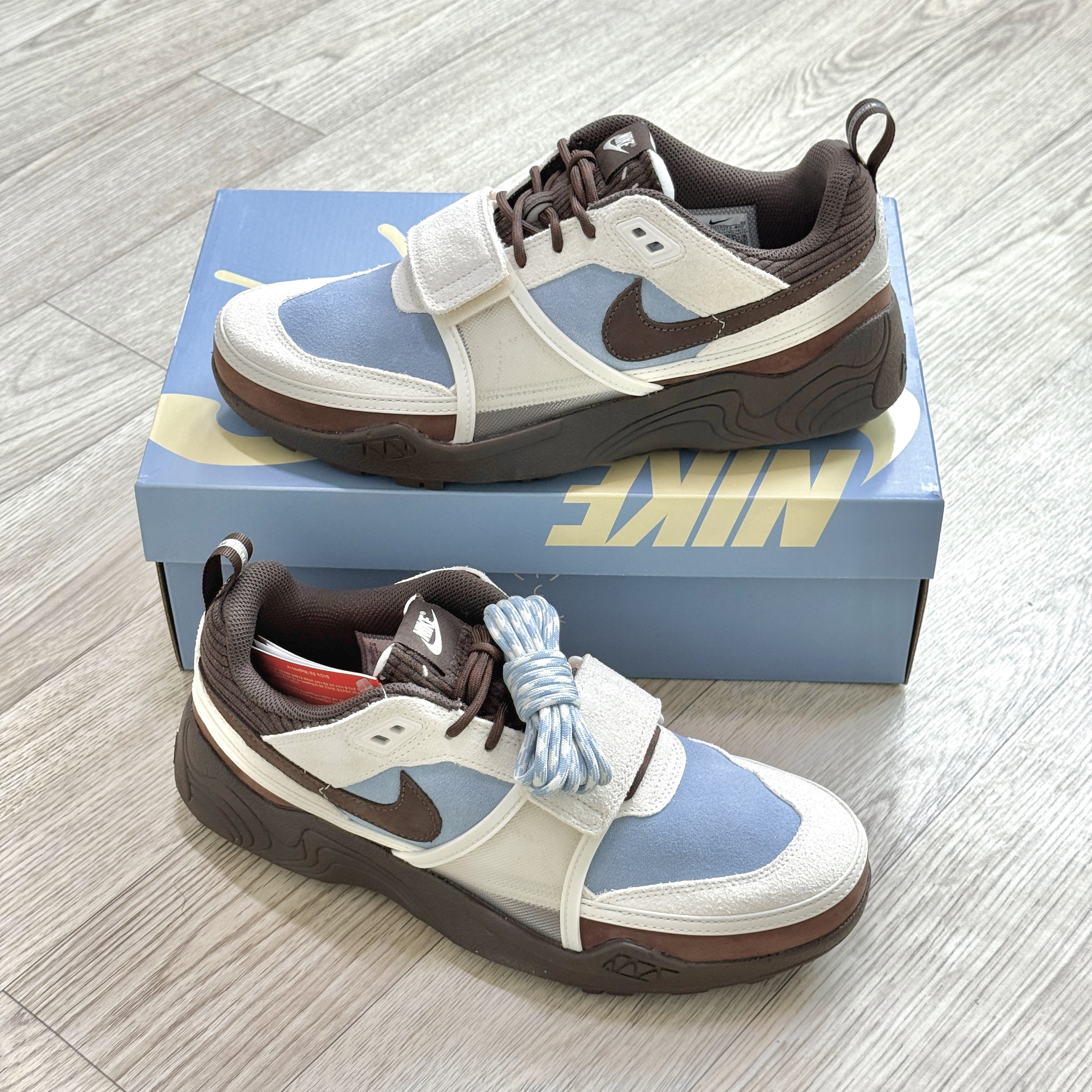 Nike x Travis Scott Zoom Field Jaxx Pale Ivory and Leche Blue 착용 스타일 - 1