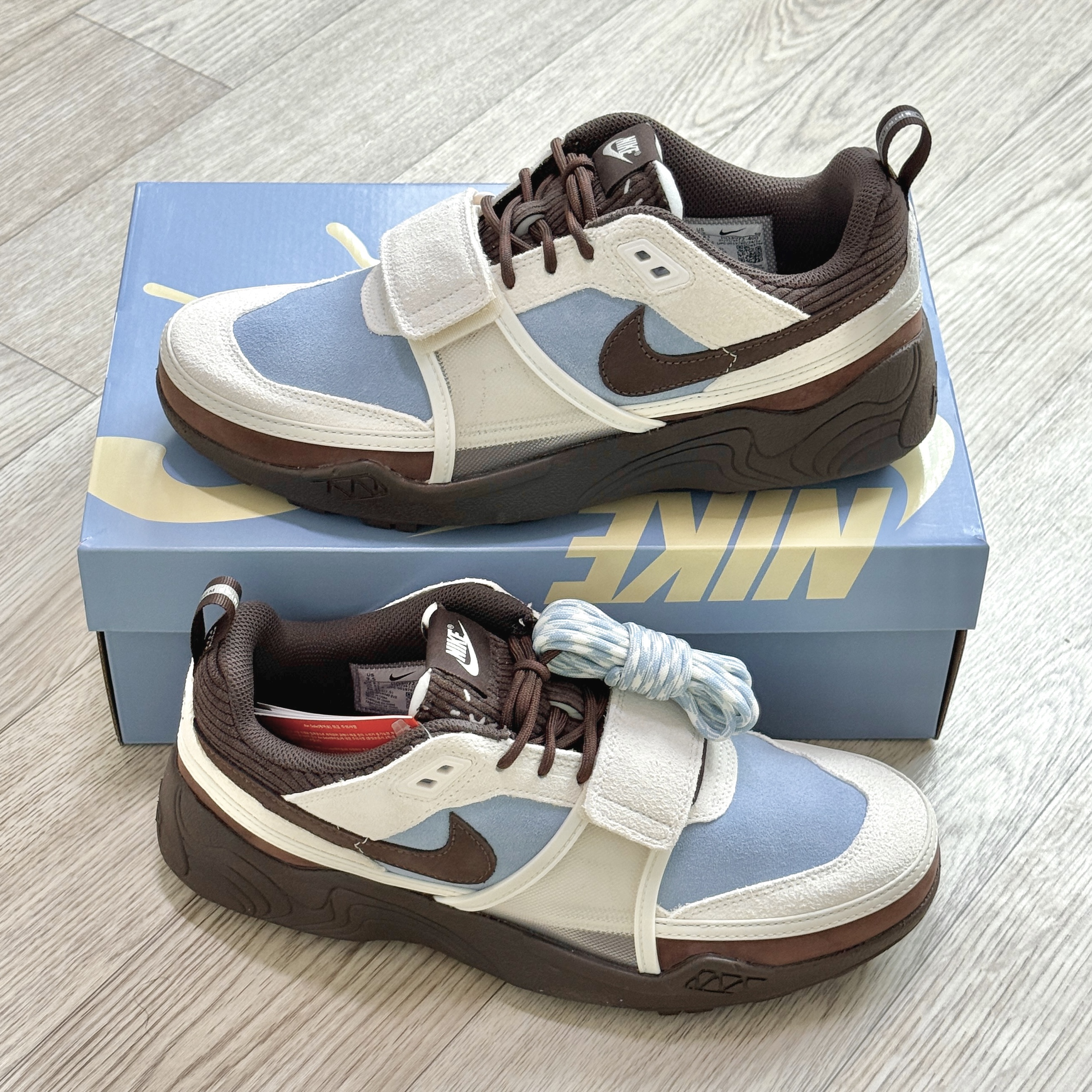 Nike x Travis Scott Zoom Field Jaxx Pale Ivory and Leche Blue 착용 스타일 - 3