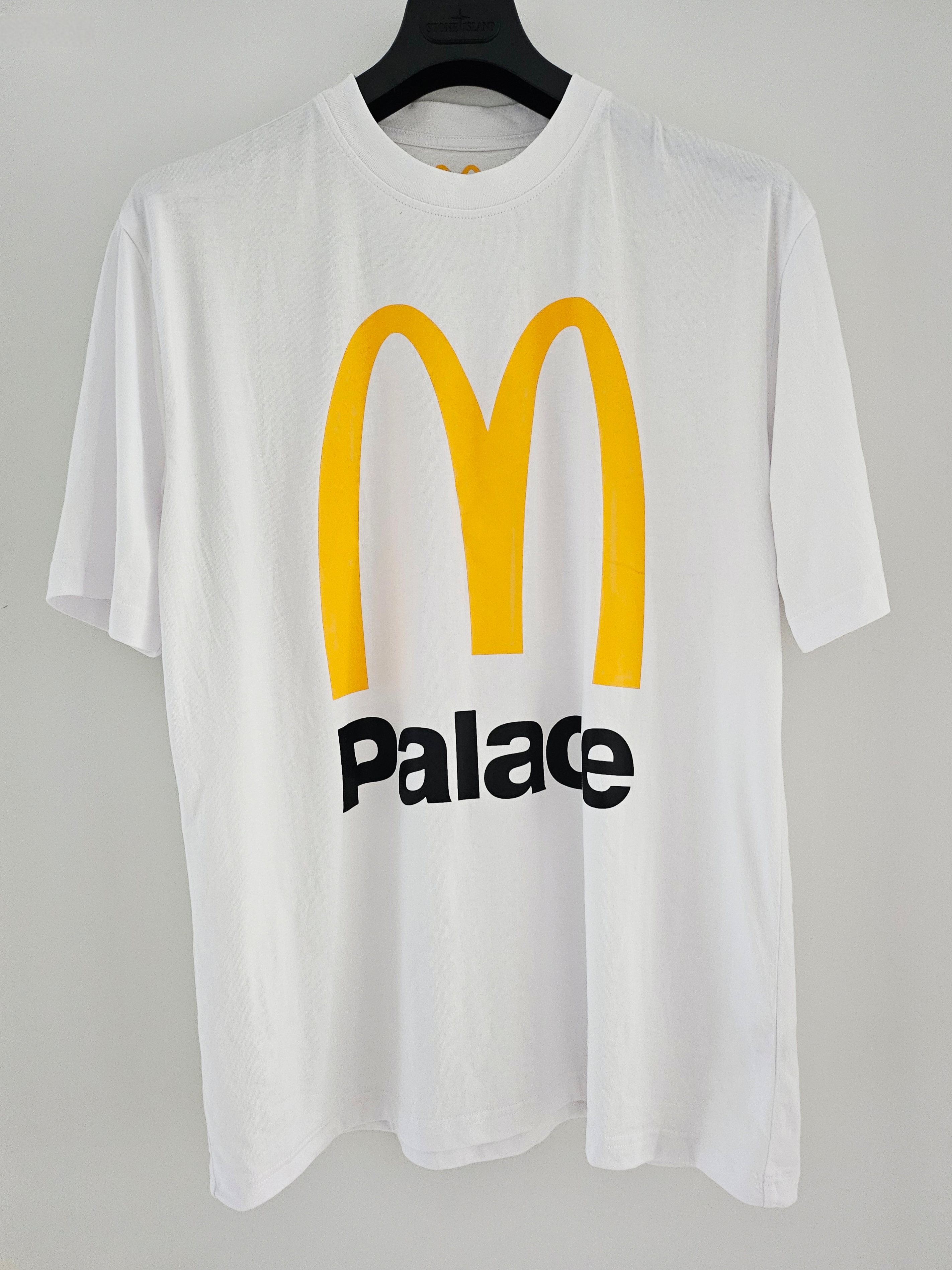 Palace x McDonald's Logo T-Shirt White - 23FW, Jordan 1 Mid Taxi 착용 스타일 - 2