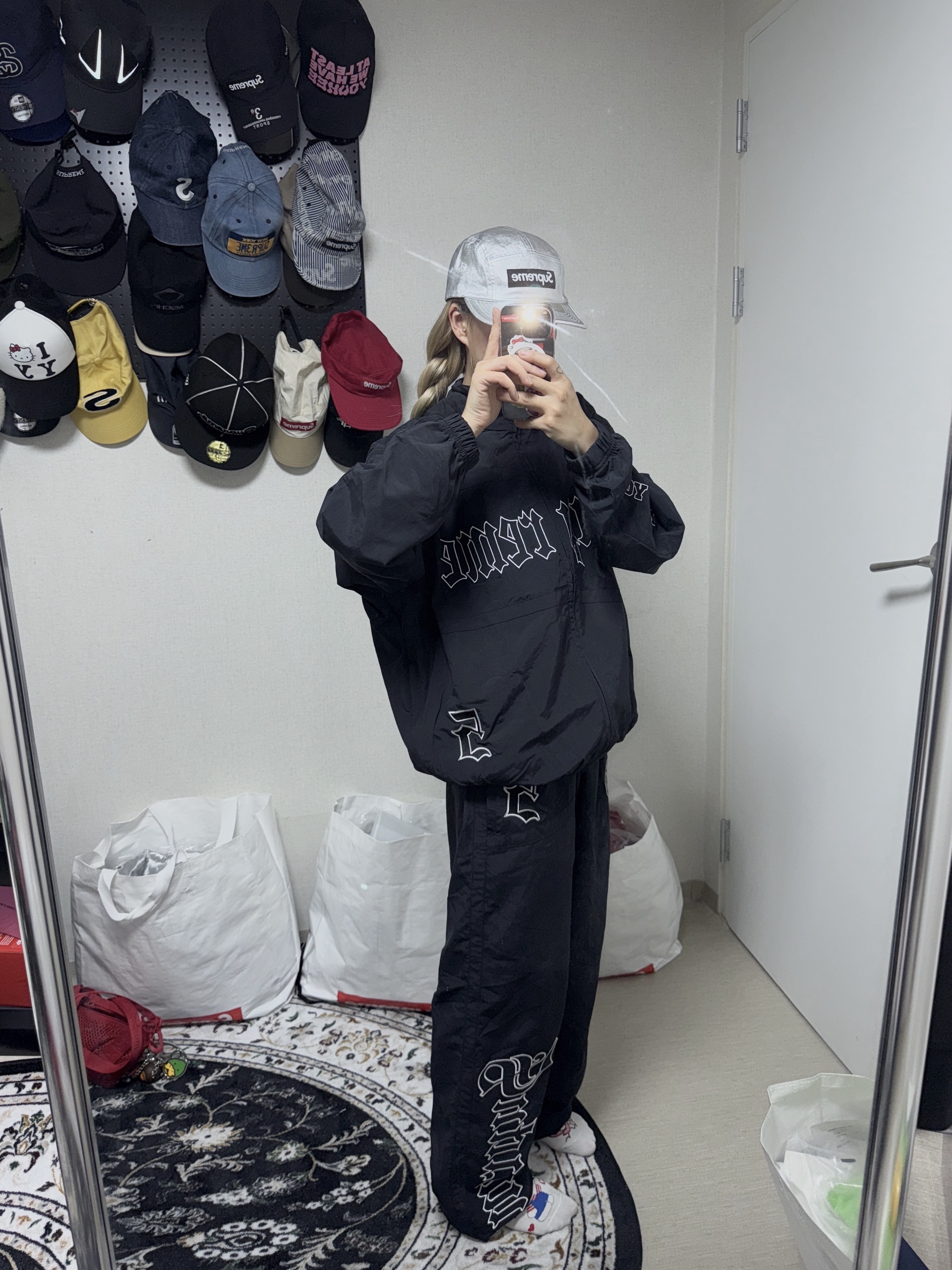 Supreme Old English Track Jacket Black - 25SS, Supreme Old English Track Pants Black - 25SS 착용 스타일