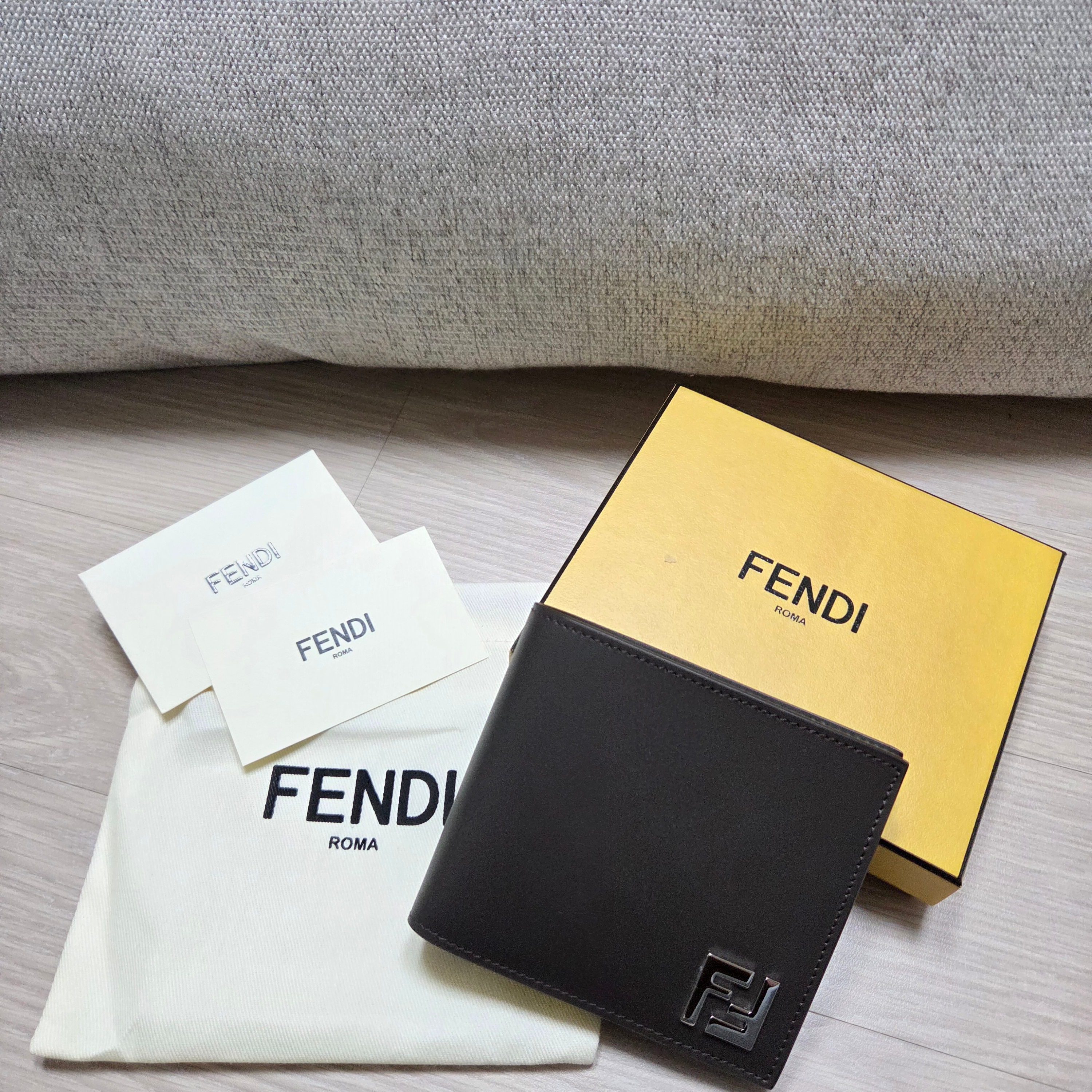 Fendi FF Square Leather Bi-Fold Wallet Brown 착용 스타일