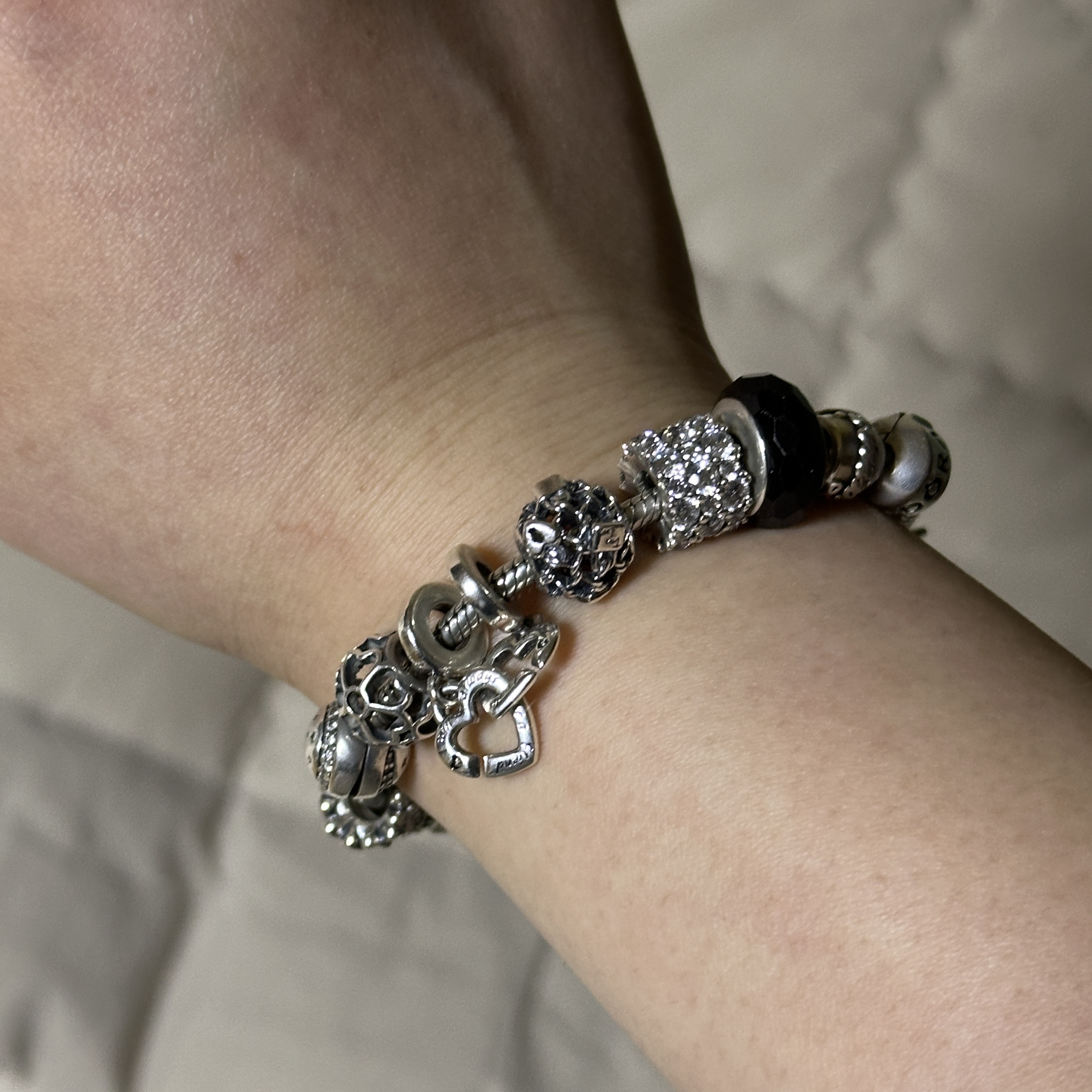 (W) Pandora Linked Sister Hearts Split Dangle Charm Sterling Silver Clear 착용 스타일