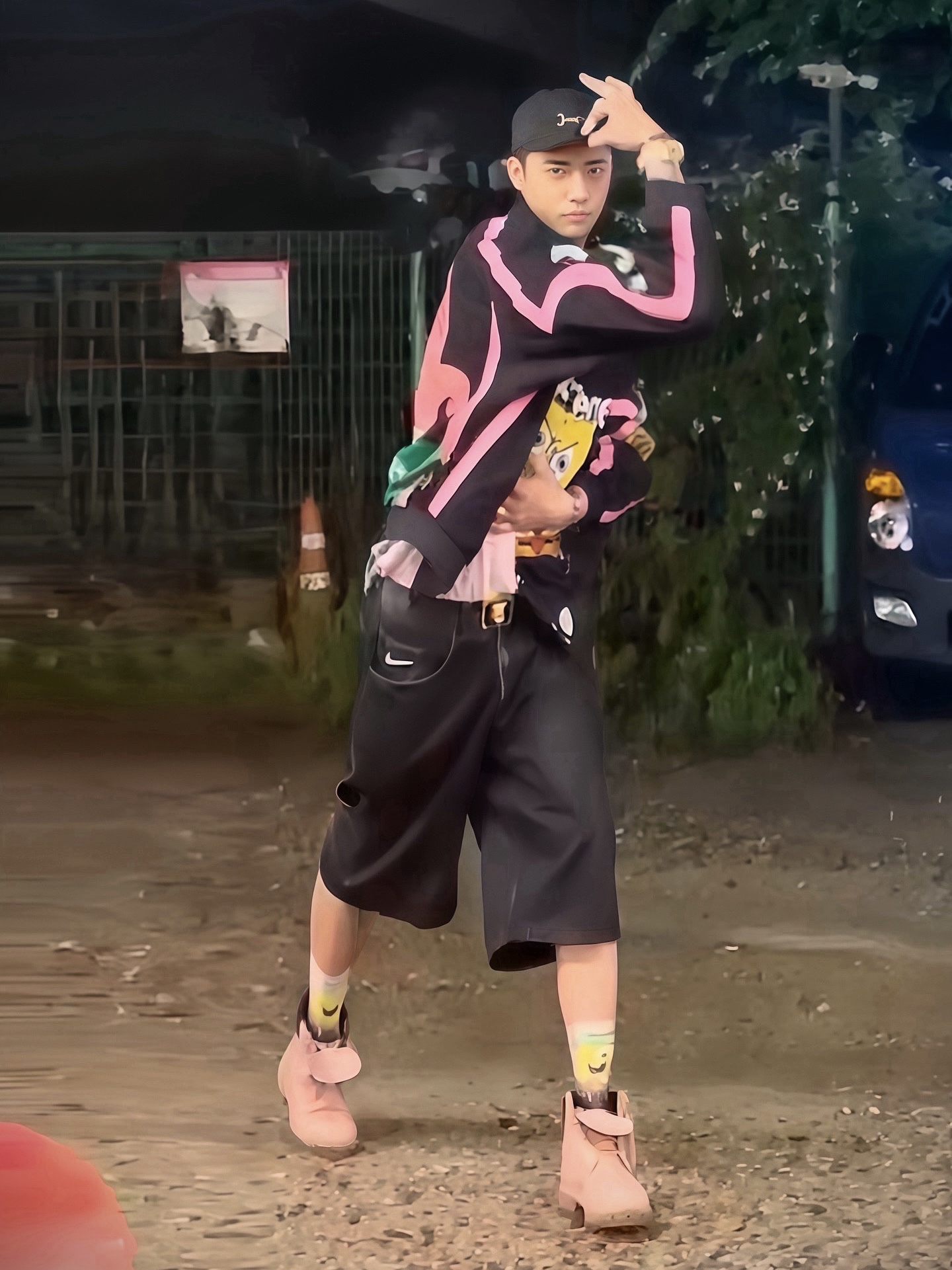Supreme x SpongeBob SquarePants Jeff Hamilton Racing Jacket Black - 25SS, Supreme x M.O.P. T-Shirt Light Pink - 24FW 착용 스타일