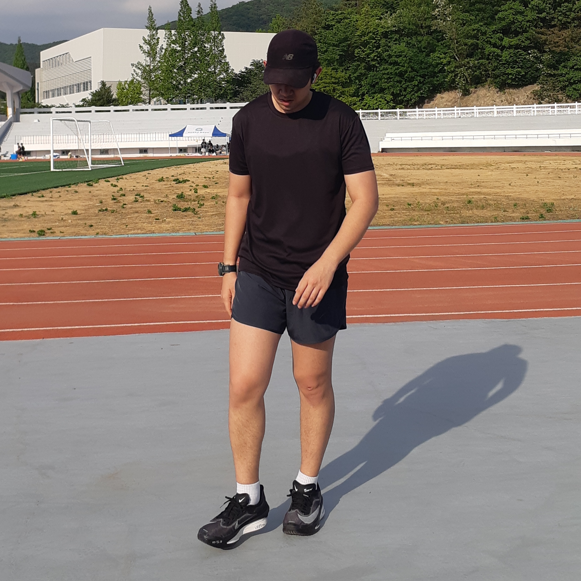 Nike Zoom Fly 6 Black Light Smoke Grey 착용 스타일 - 3