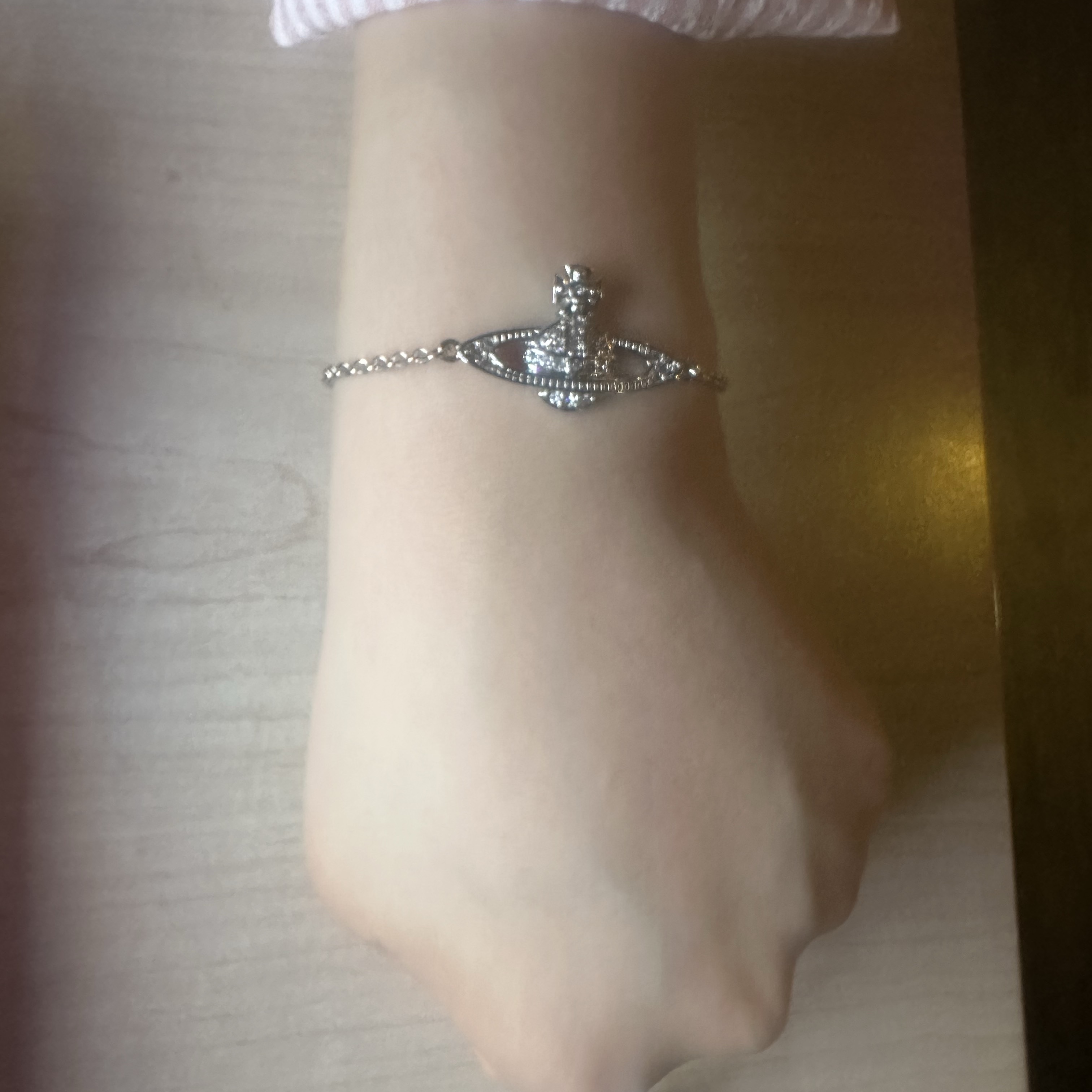 Vivienne Westwood Mini Bas Relief Chain Bracelet Silver 착용 스타일 - 1