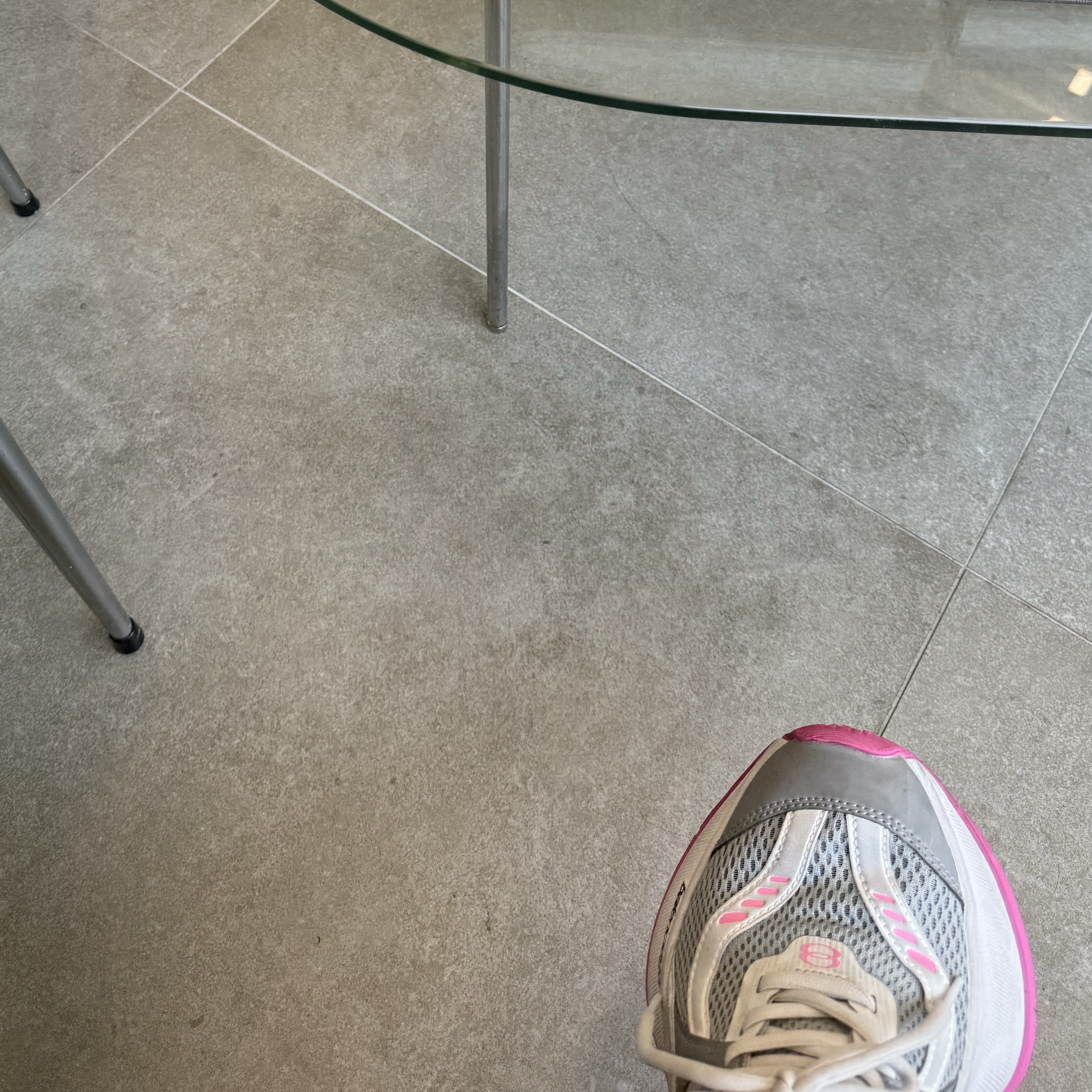 (W) Balenciaga Circuit Sneaker White Pink 착용 스타일