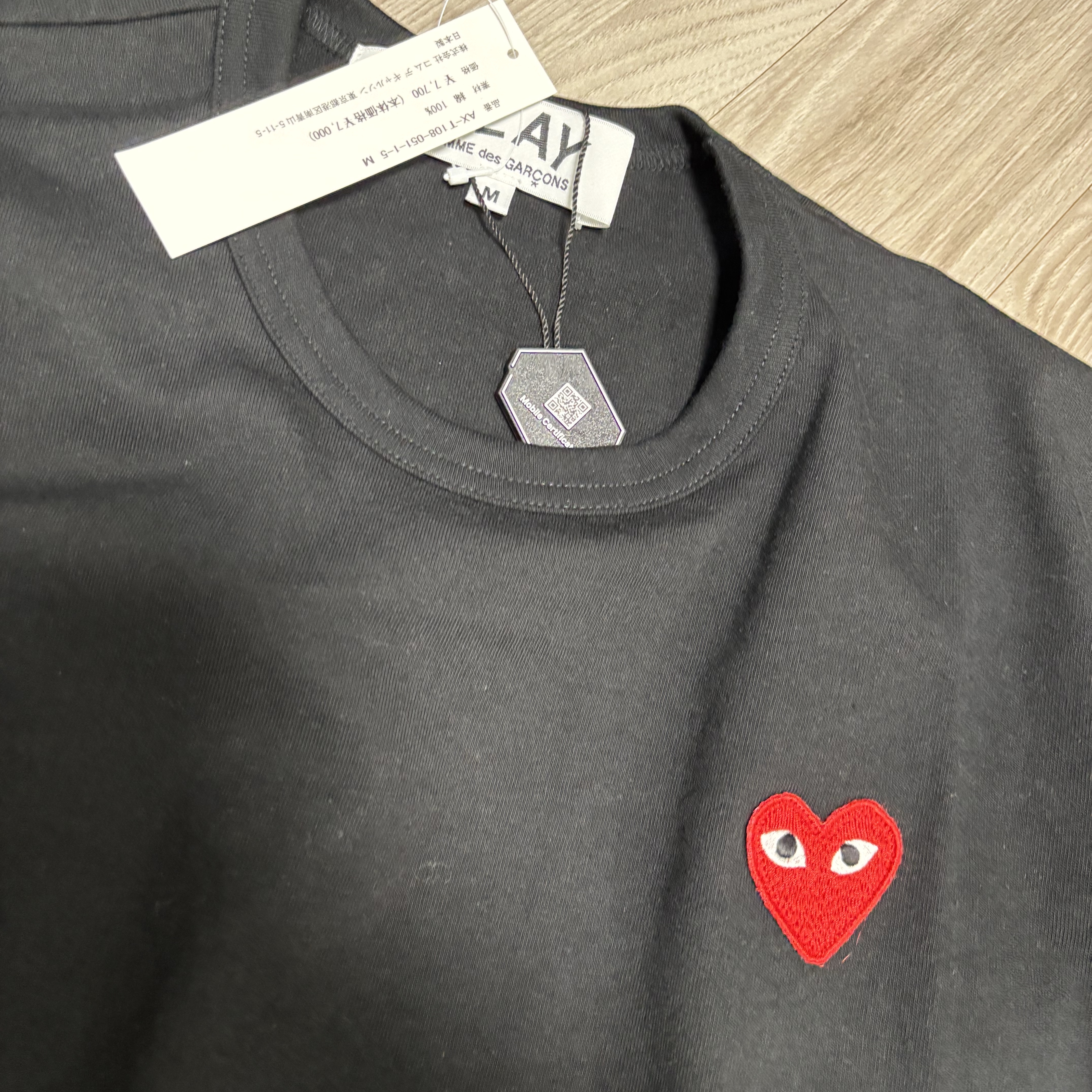 Play Comme des Garcons Red Heart T-Shirt Black 착용 스타일