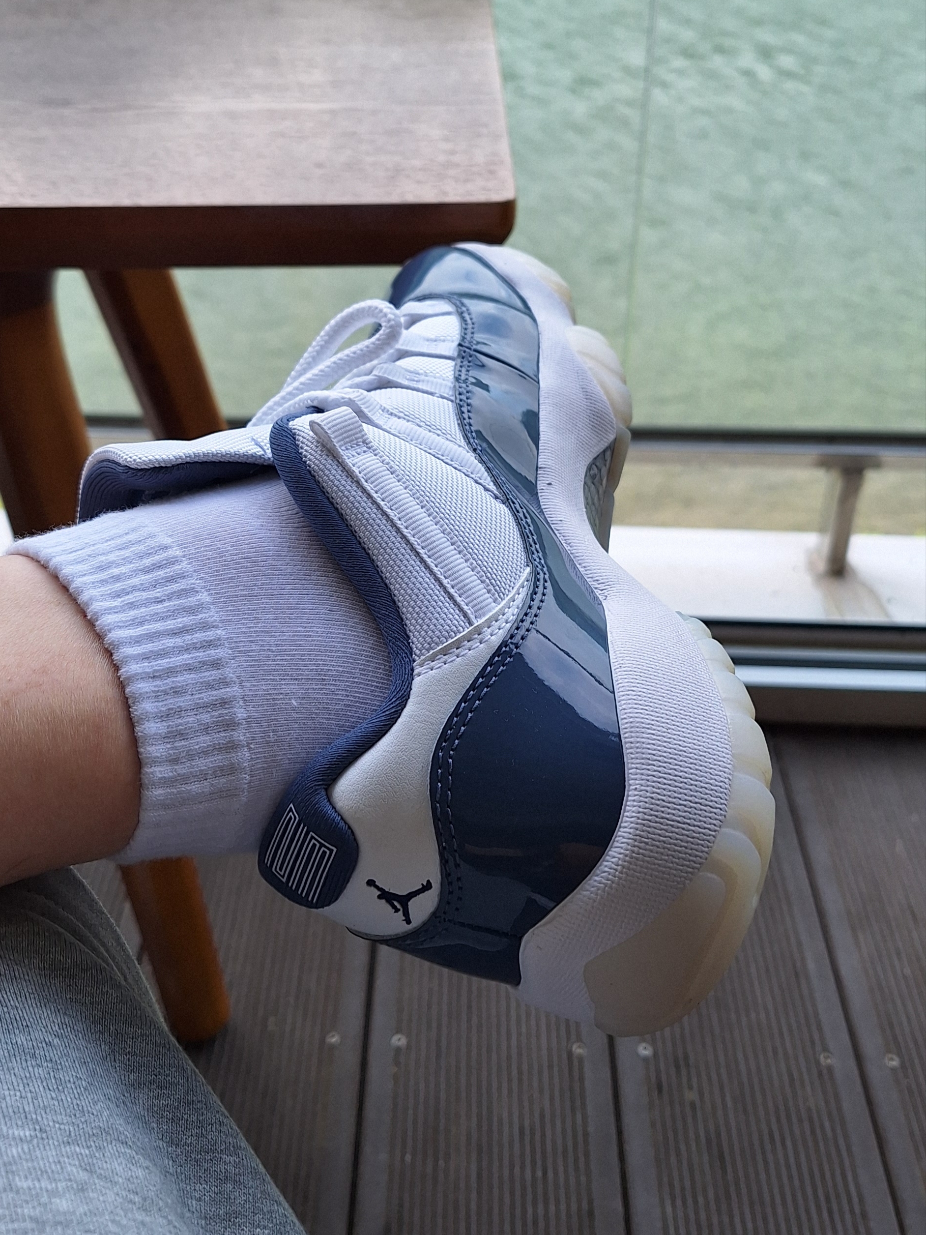 Jordan 11 Retro Low Diffused Blue 착용 스타일