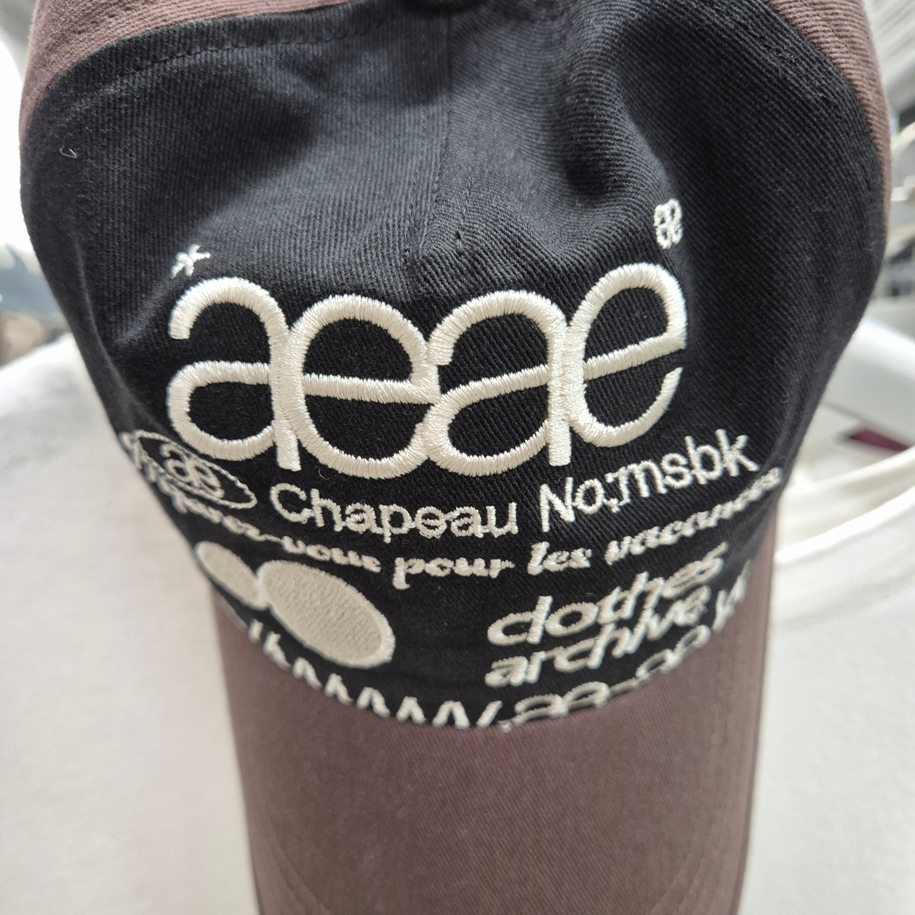 Aeae Web Logo 5 Pannel Ball Cap Dark Brown Black 착용 스타일