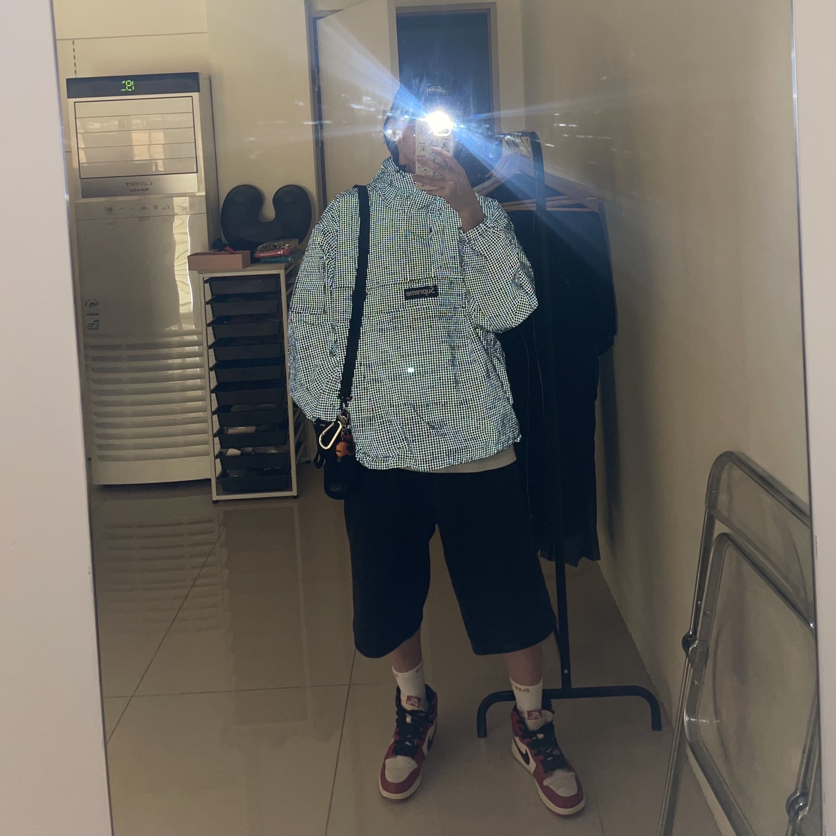 Supreme Reflective Ripstop Anorak Black - 25SS, Supreme Mesh Mini Duffle Bag Black - 23SS 착용 스타일 - 1