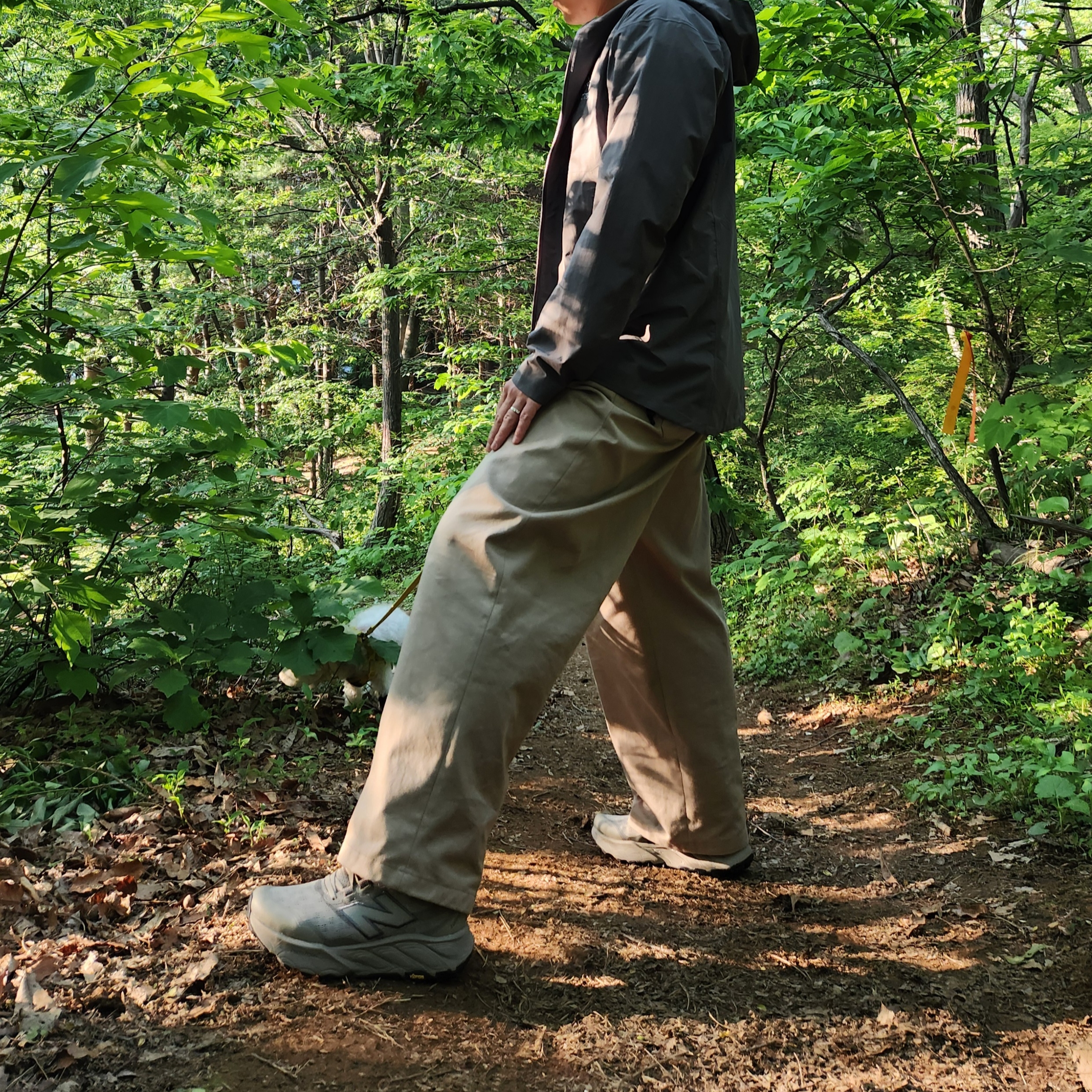 New Balance Fresh Foam X Hierro v9 Arid Stone Castlerock, Arc'teryx x Beams Zeta SL Jacket Grey 착용 스타일 - 1