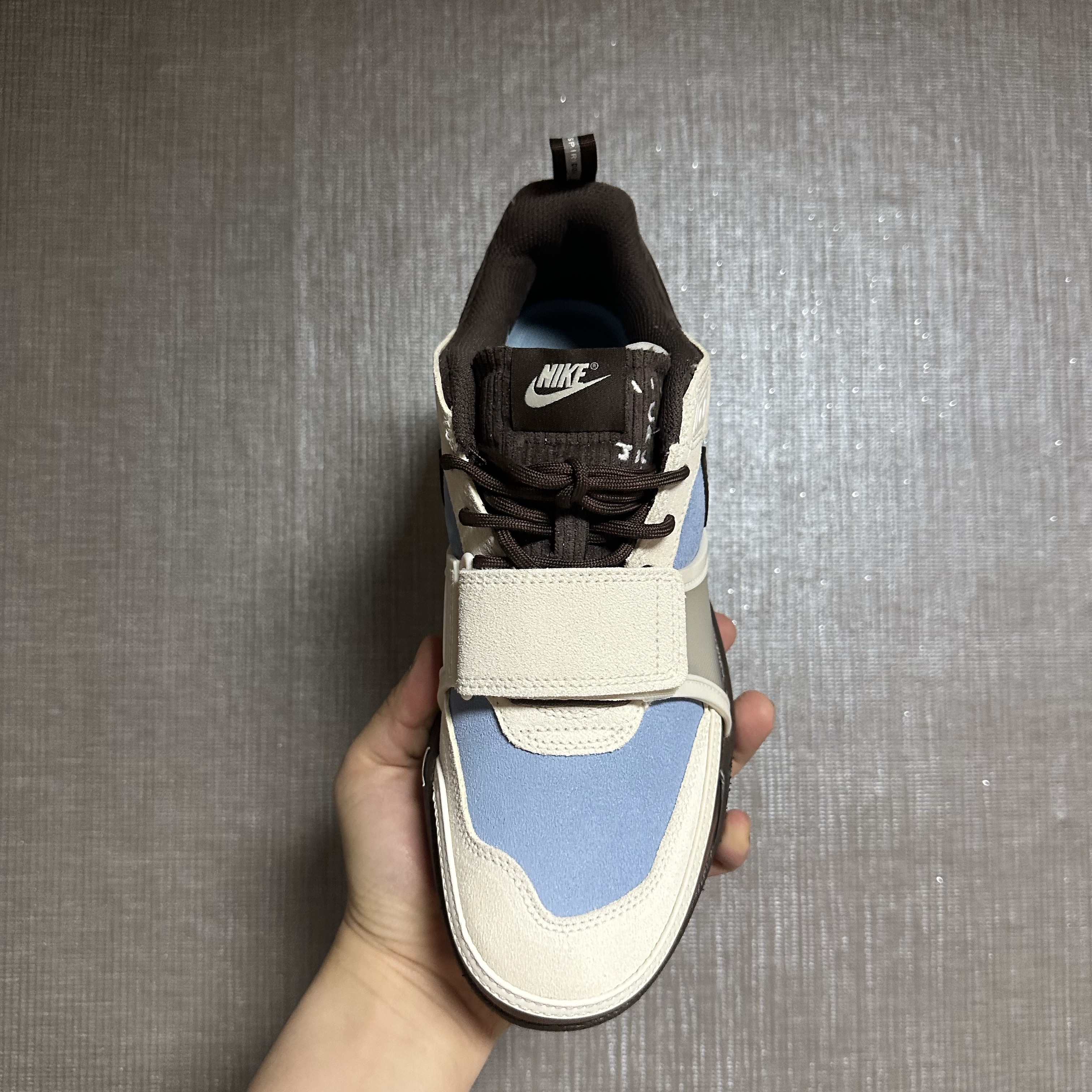 Nike x Travis Scott Zoom Field Jaxx Pale Ivory and Leche Blue 착용 스타일 - 2