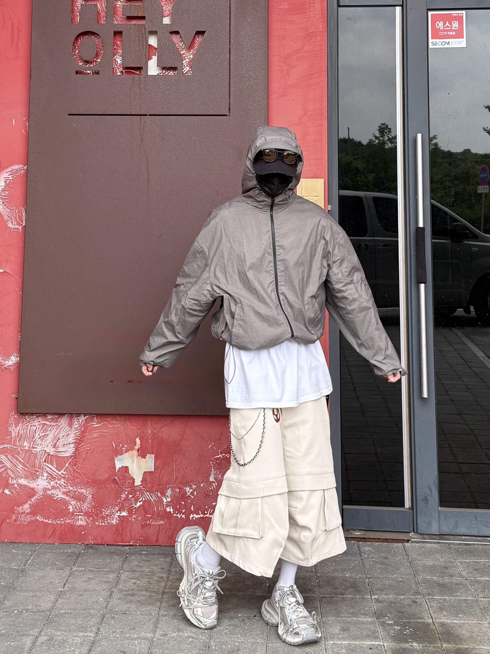 Kamien Titan Bermuda Pants Light Beige, Kamien x MJD Double Hole Belt Black Shearling Calfskin 착용 스타일 - 8