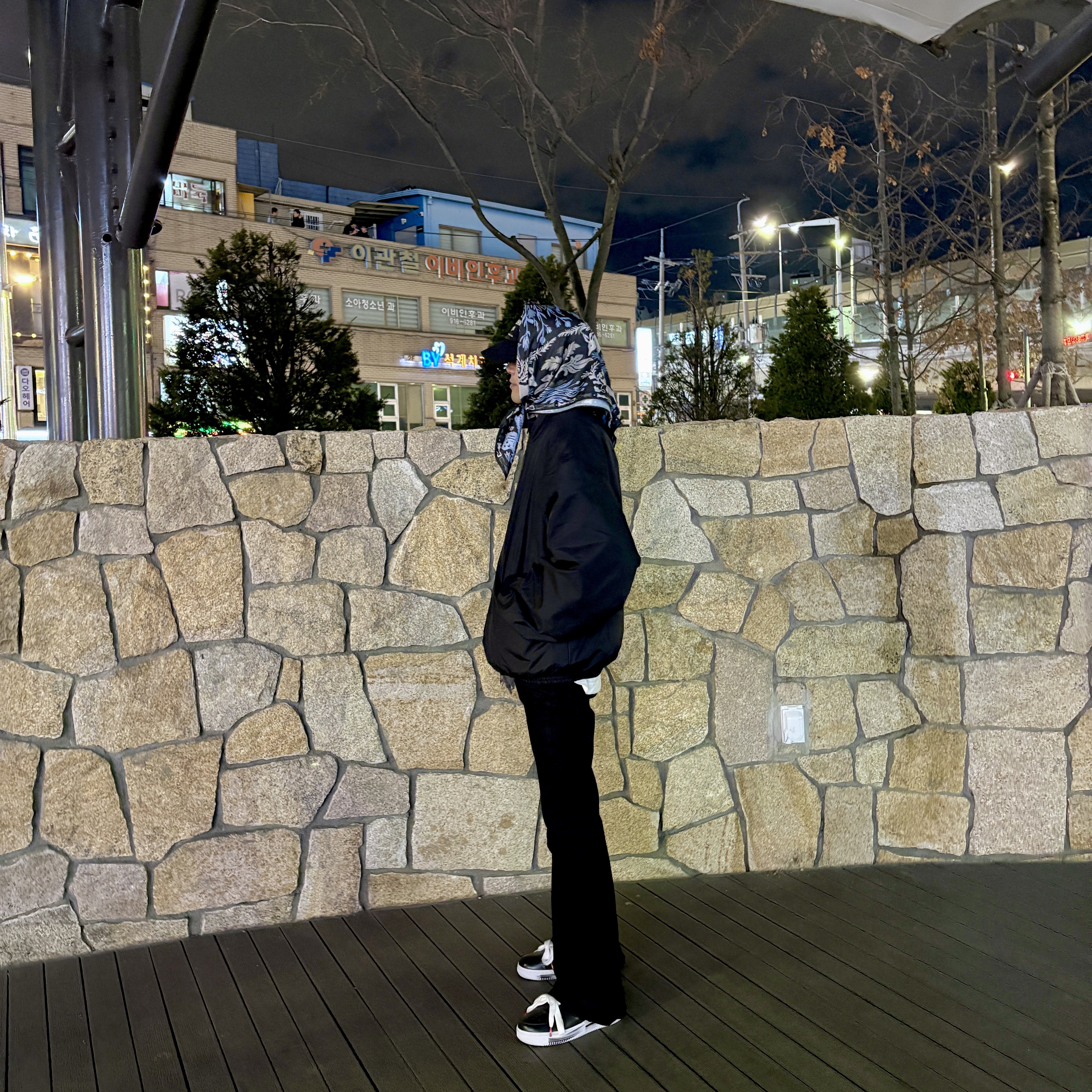 Undermycar Mu.30 Anti Fxxking Logo Play Stretch Flare Black Jeans, Undermycar Mu.24 Anti Fxxking Logo Play Crop Zip-up Jacket Black 착용 스타일 - 2