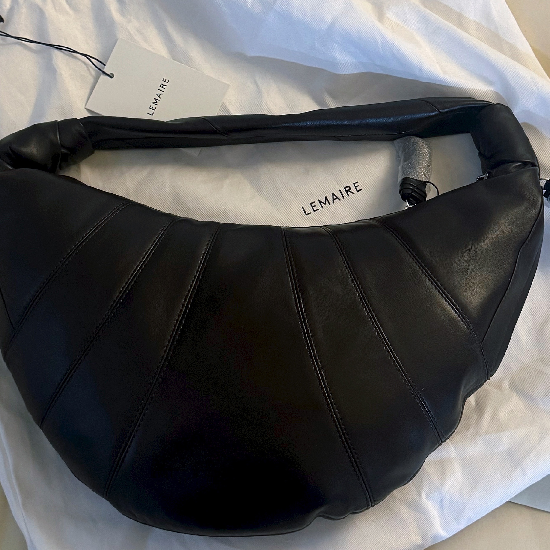 Lemaire Fortune Croissant Bag Soft Nappa Leather Dark Chocolate 착용 스타일