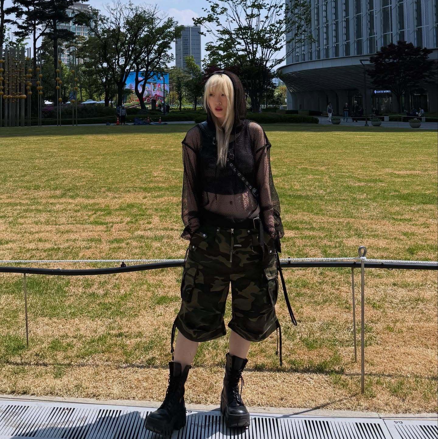 Thevinylhouse Western Cargo Shorts Camo 착용 스타일