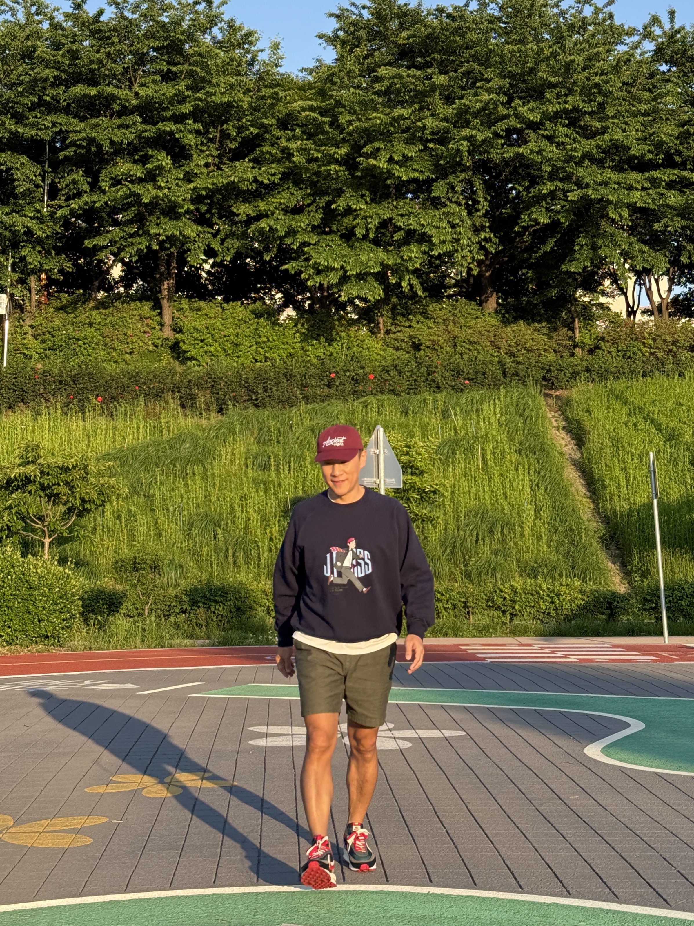Nike x Sacai x Undercover LDWaffle Midnight Spruce University Red 착용 스타일 - 4
