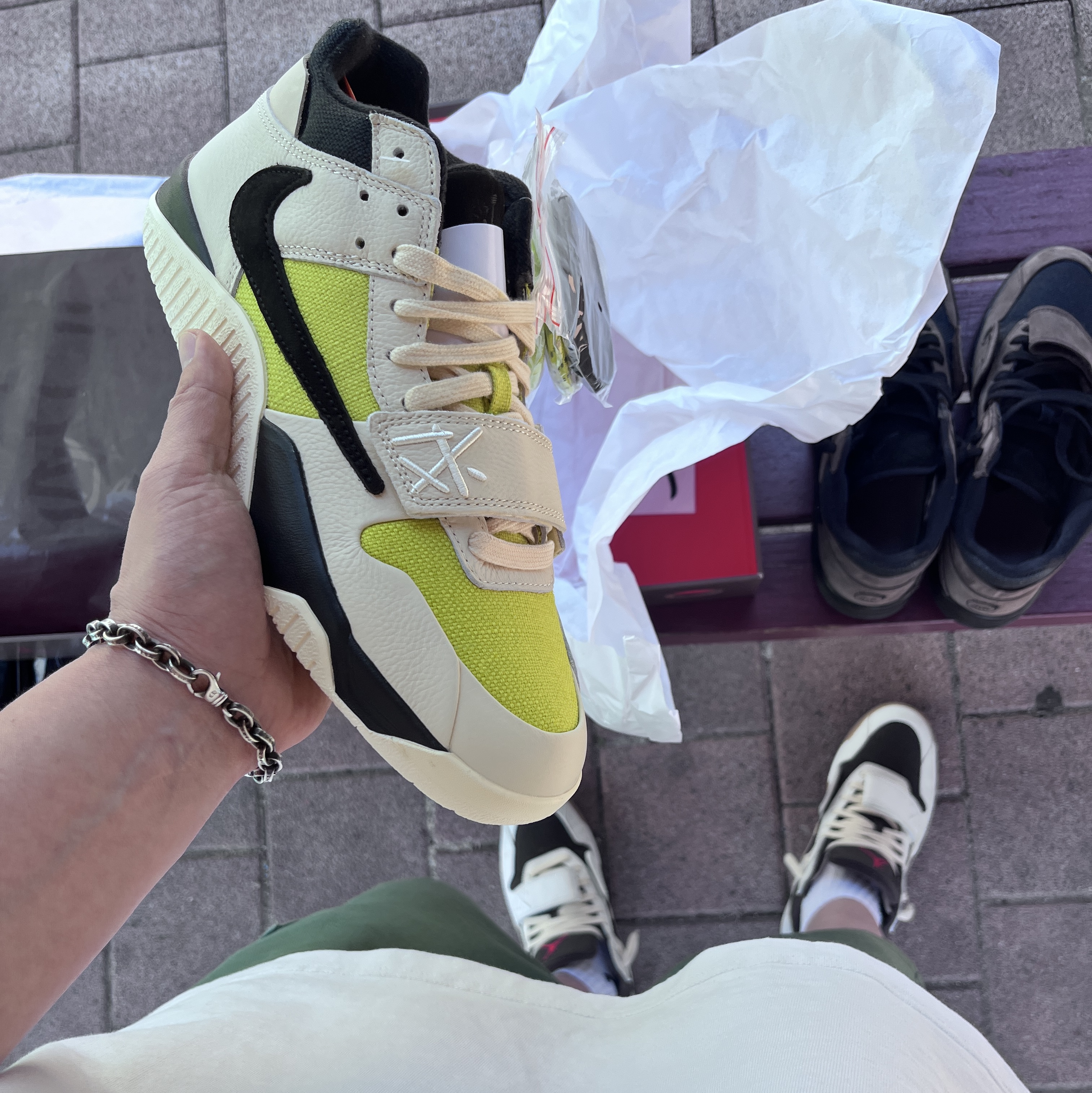Jordan x Travis Scott Jumpman Jack TR Bright Cactus, Jordan x Travis Scott Jumpman Jack TR Sail and Dark Mocha 착용 스타일 - 3