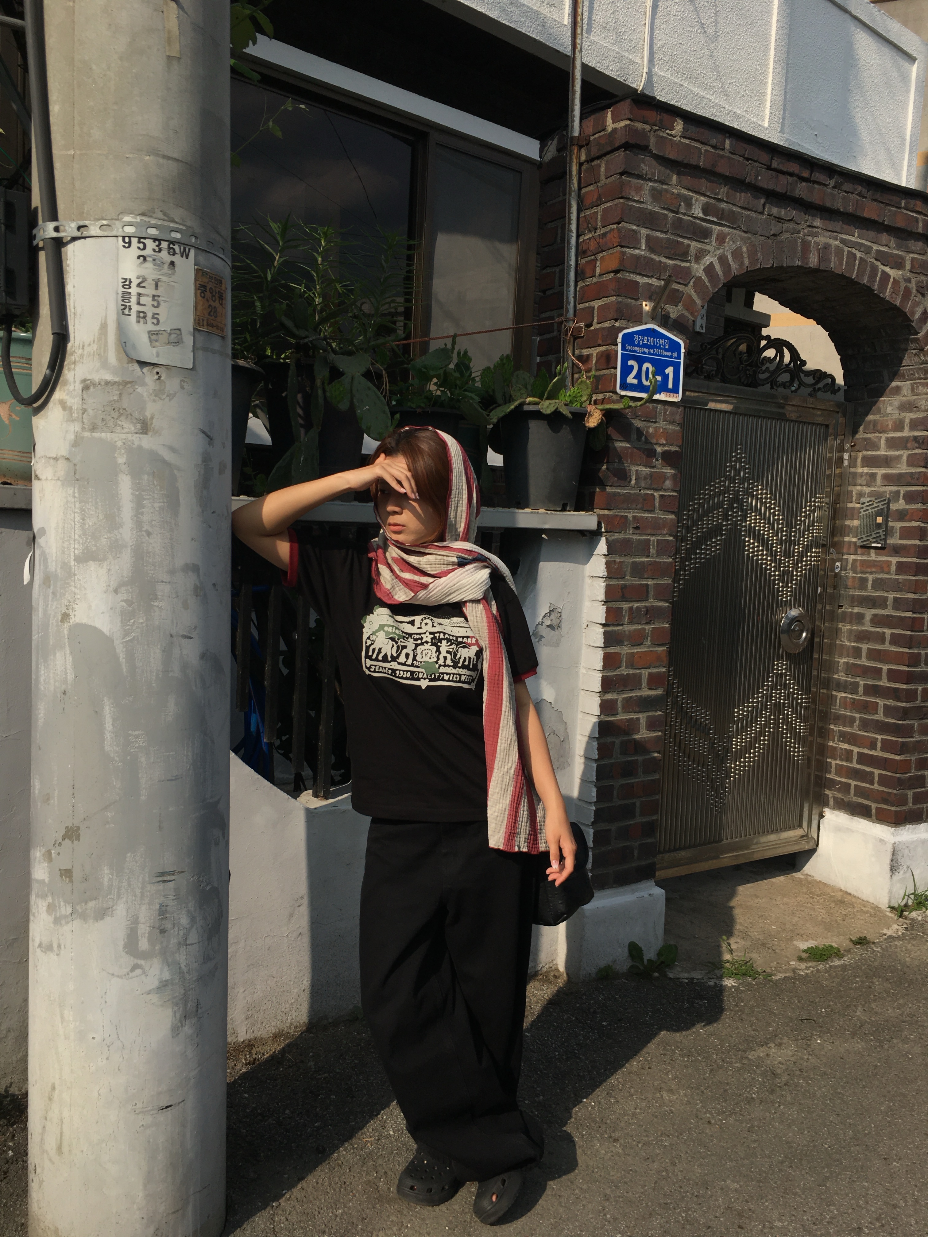 [KREAM 단독] Thevinylhouse Cowboy Pictogram Ringer Tee Black 착용 스타일