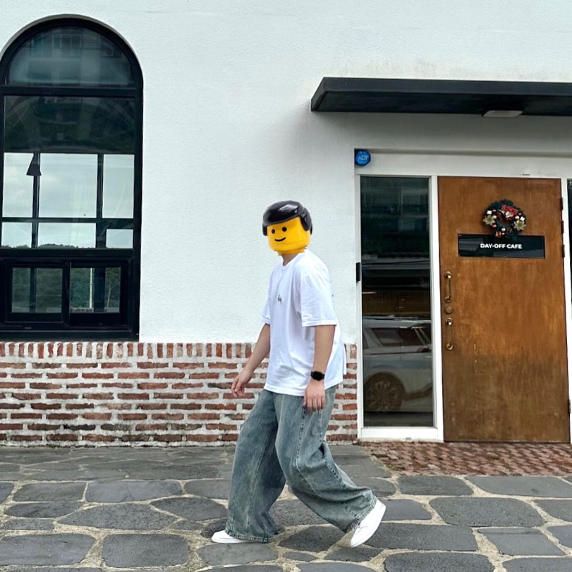 Stussy Basic Stussy T-Shirt White 2024, 2025, Jordan 1 Low Triple White 착용 스타일